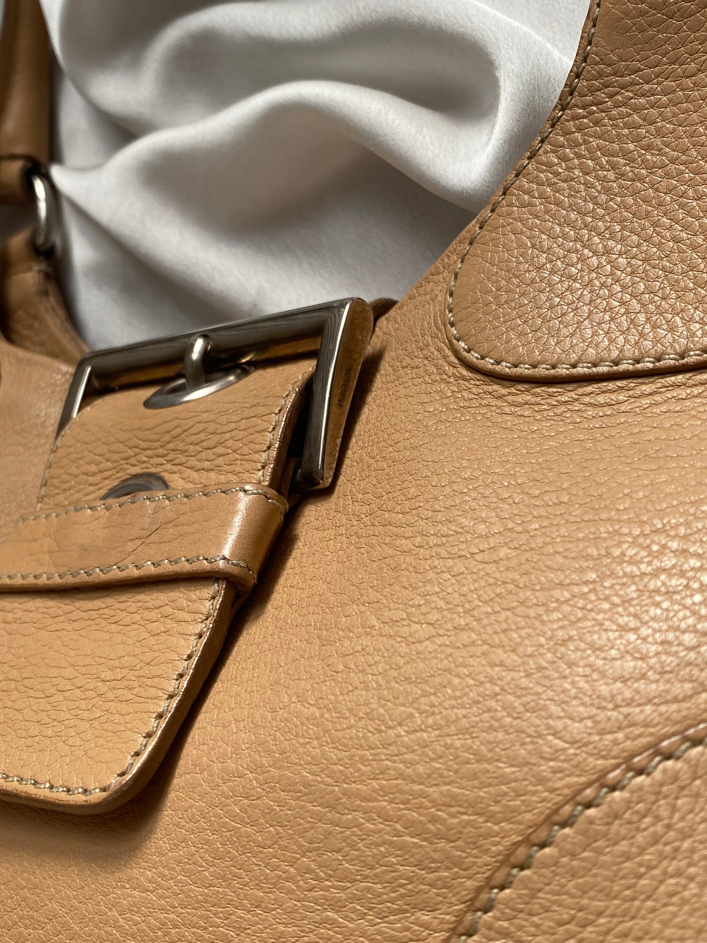 Prada moon cammello pelle martellata