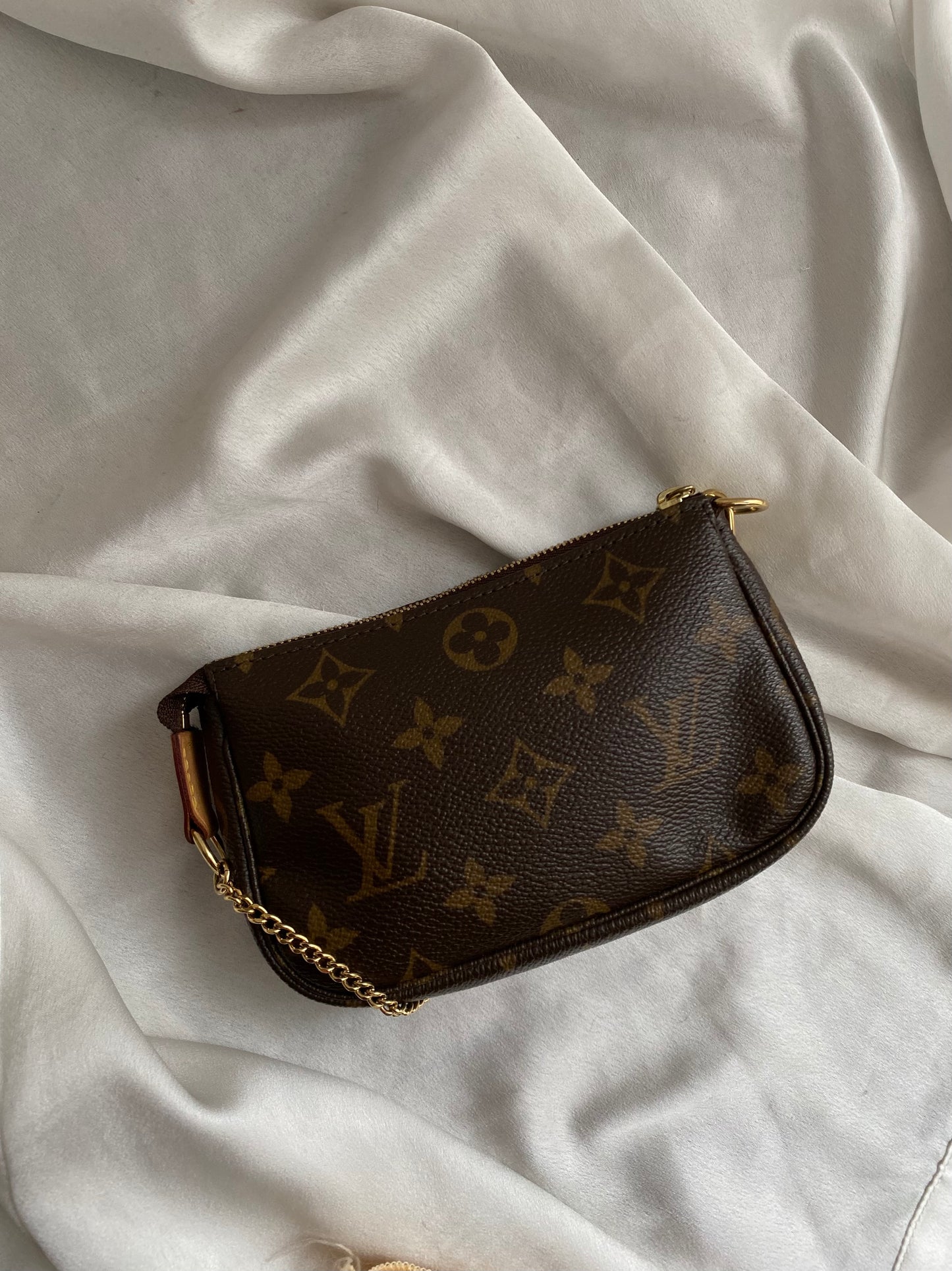 Louis Vuitton mini pochette accessoire classic monogram