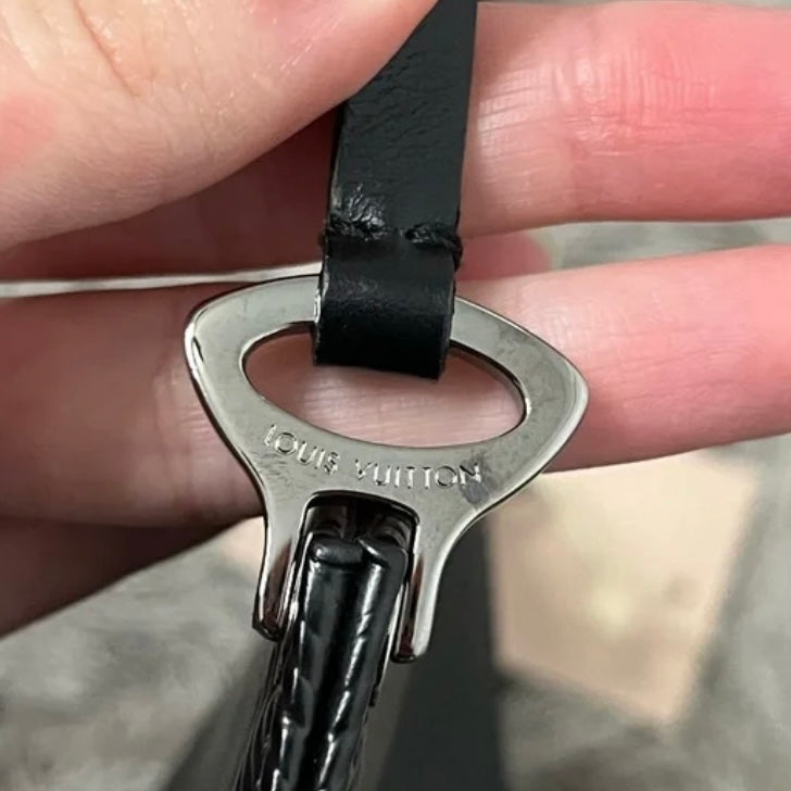 Louis Vuitton pochette demi lune epi