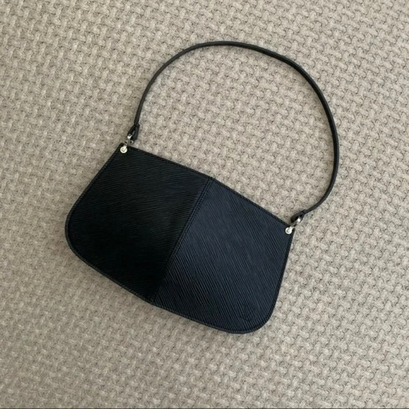 Louis Vuitton pochette demi lune epi