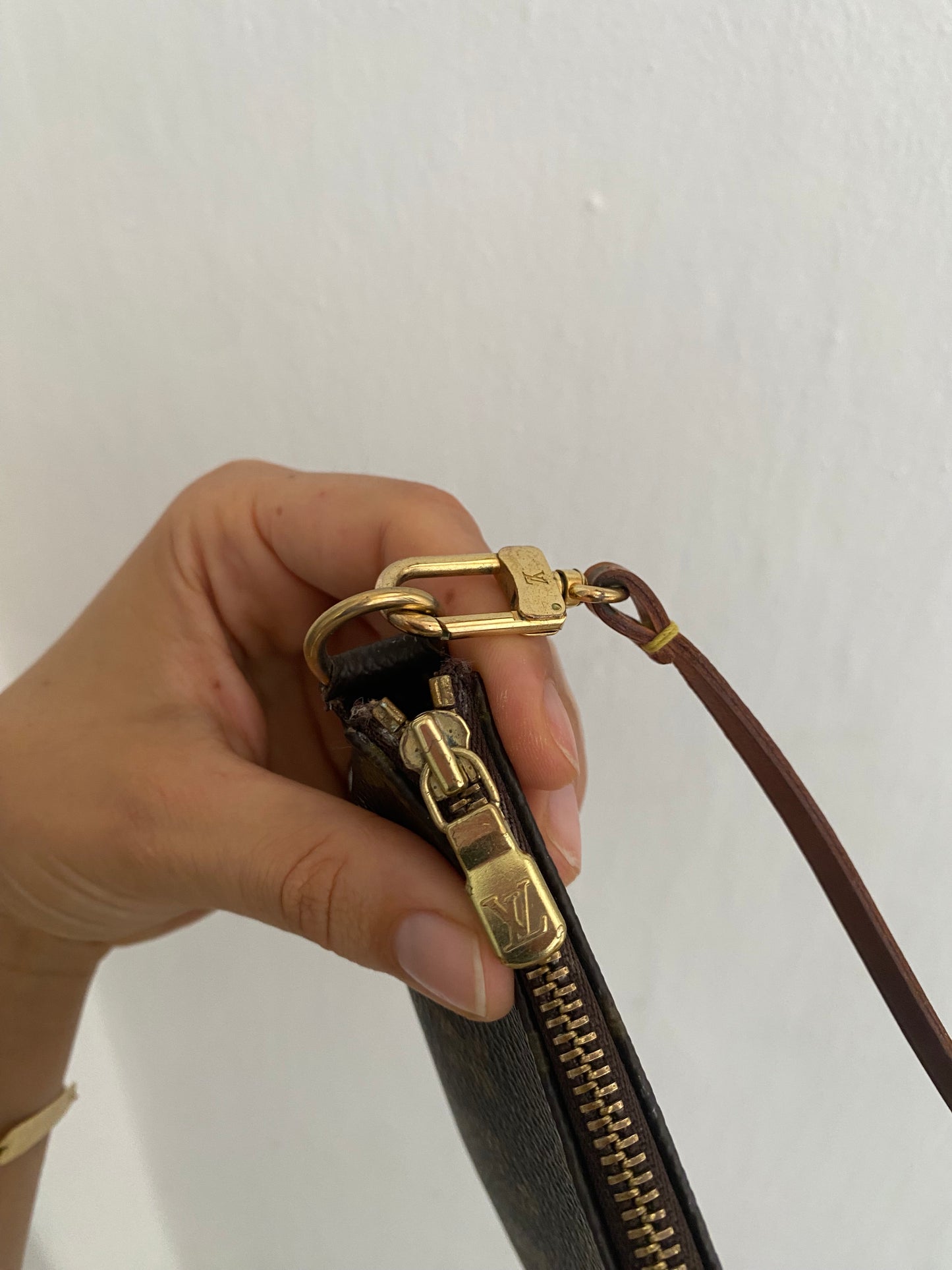 Louis Vuitton pochette accessoire classic monogram