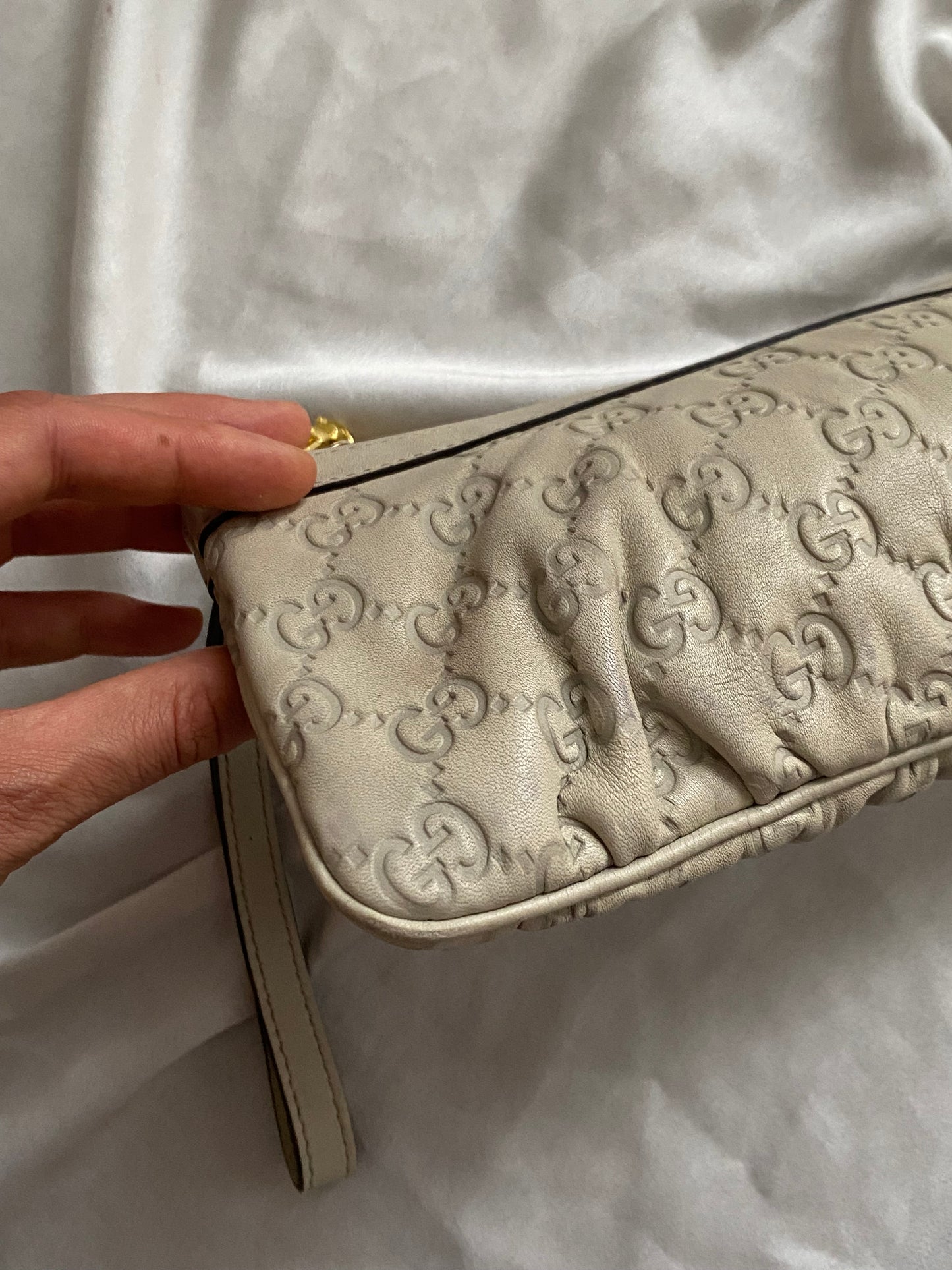Gucci Pochette monogram panna pelle con maxi logo