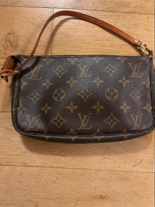 Louis Vuitton pochette accessoire
