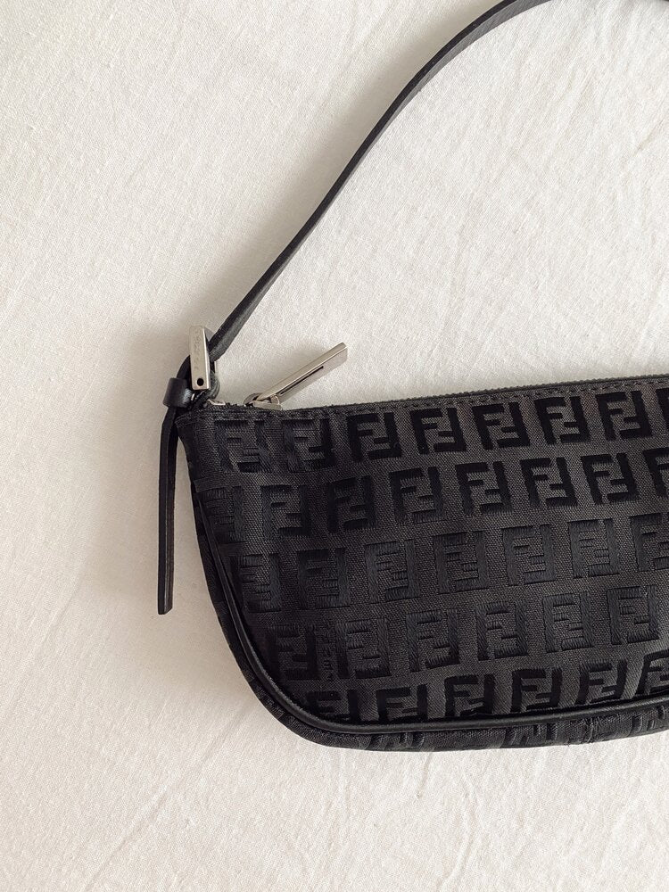 Fendi baguette half moon zucchino nera