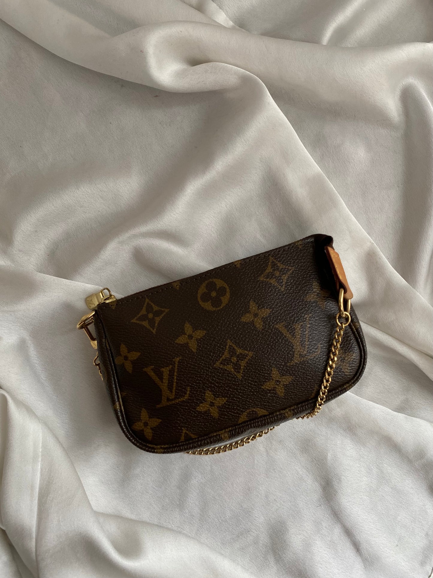Louis Vuitton mini pochette accessoire classic monogram