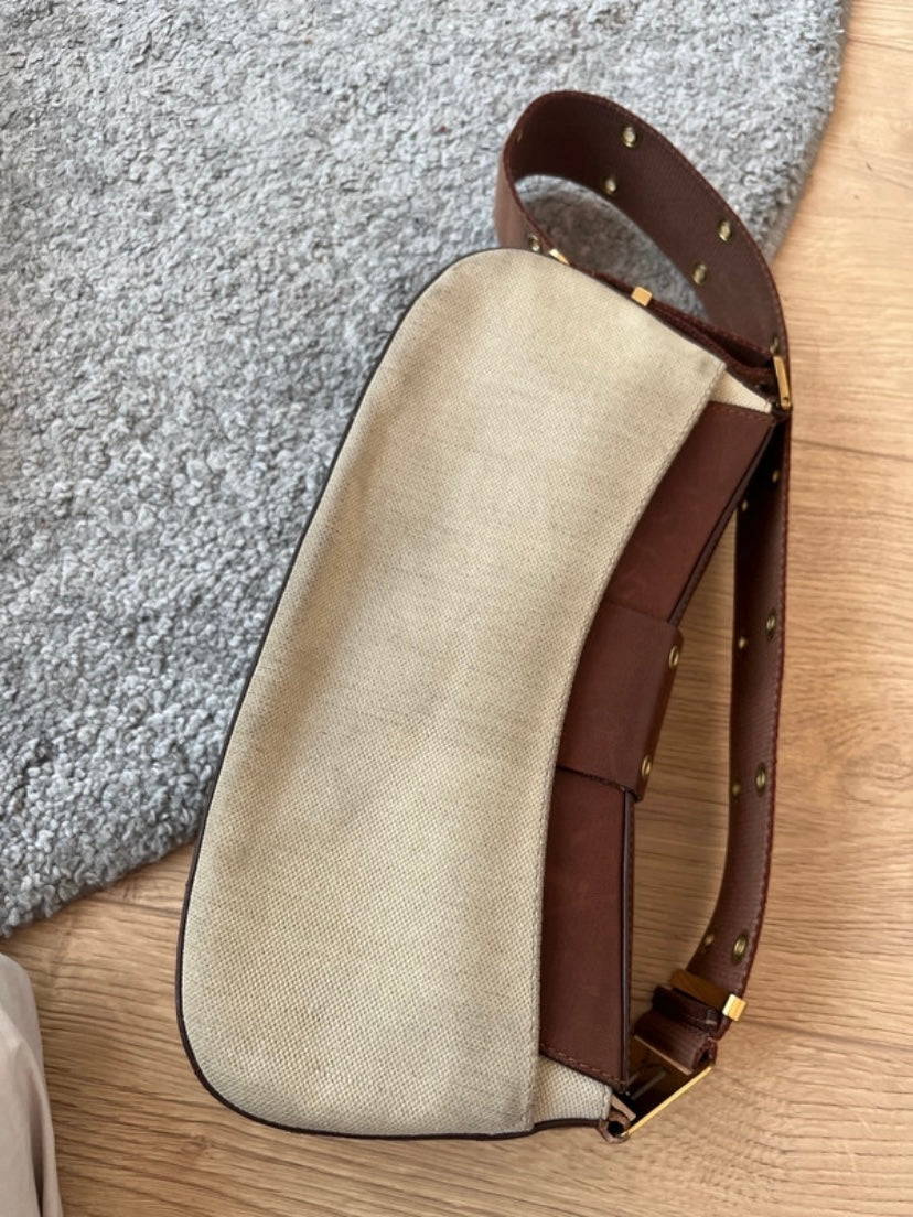 Dior Columbus street chic beige