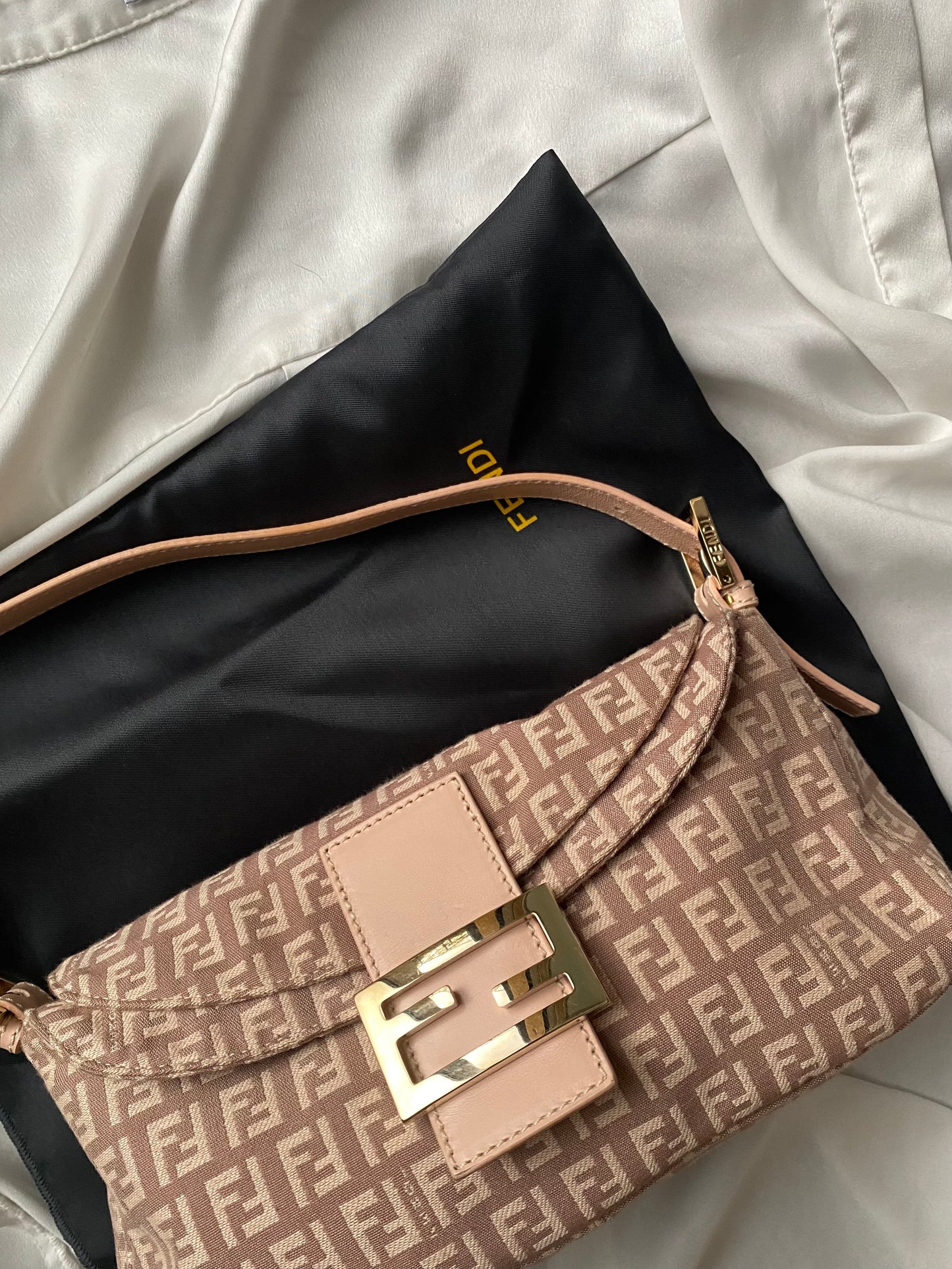 Fendi baguette double flap rosa e beige
