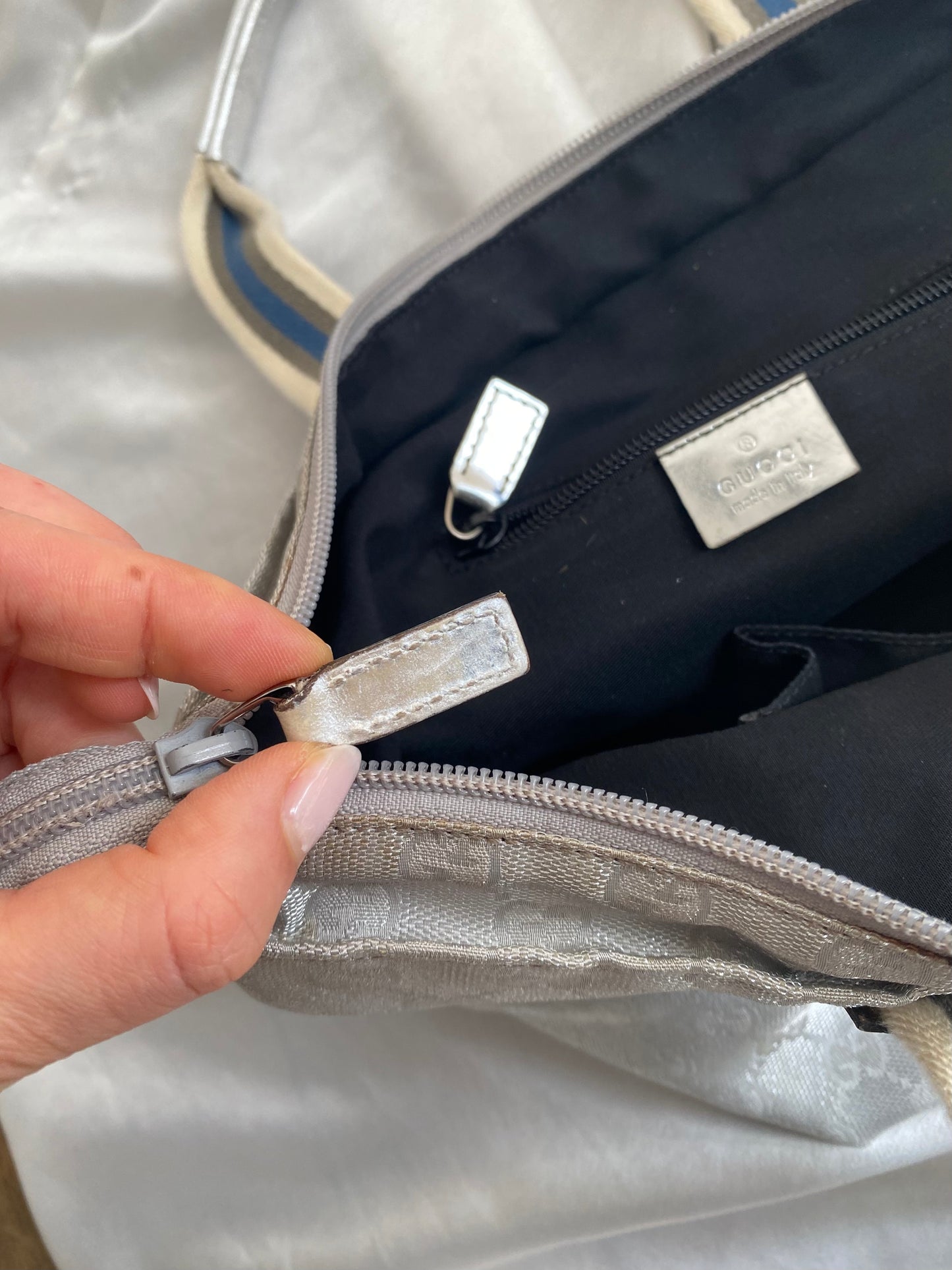 Gucci Shelly argento metallizzato