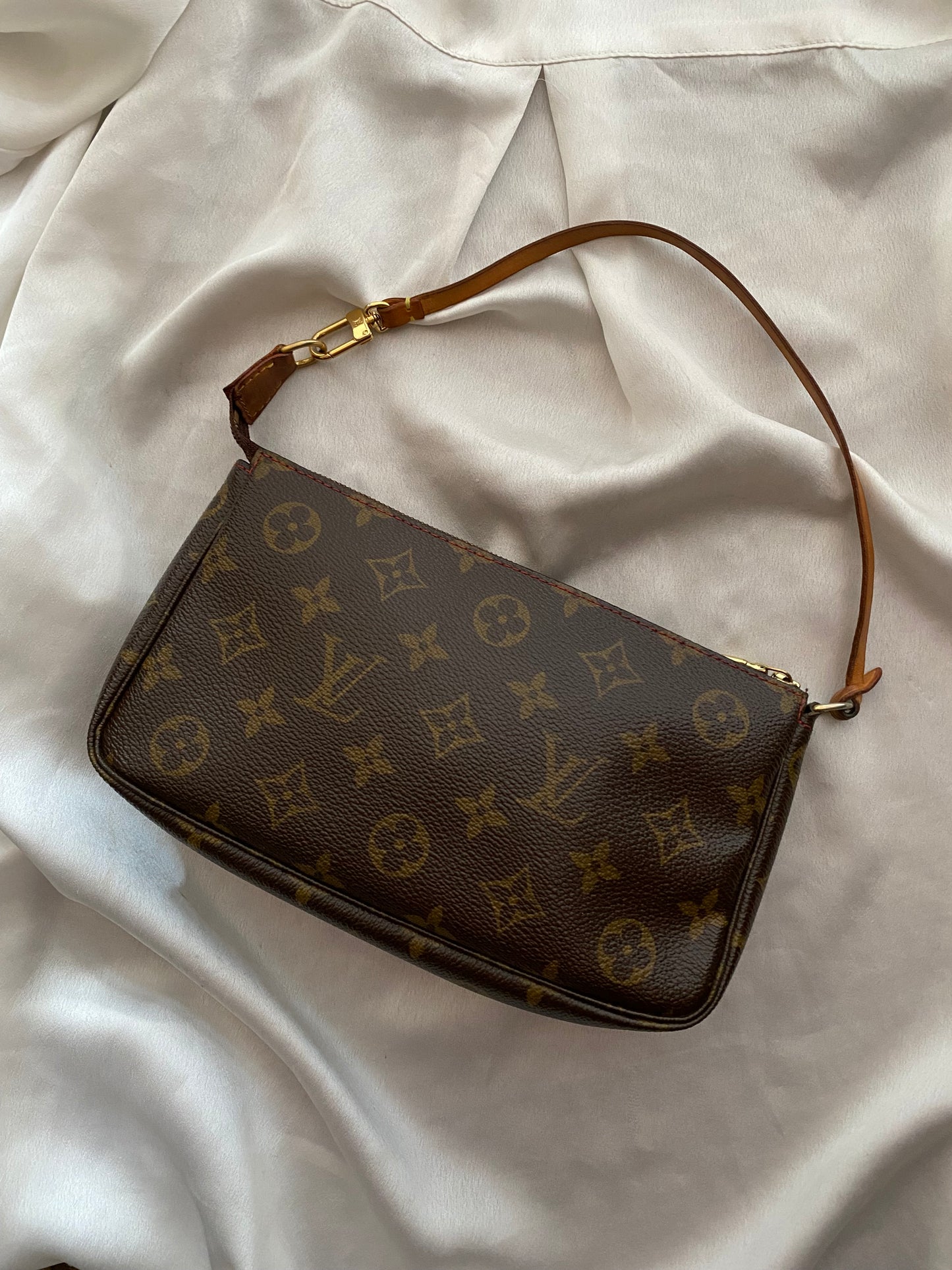 Louis Vuitton pochette accessoire cerises