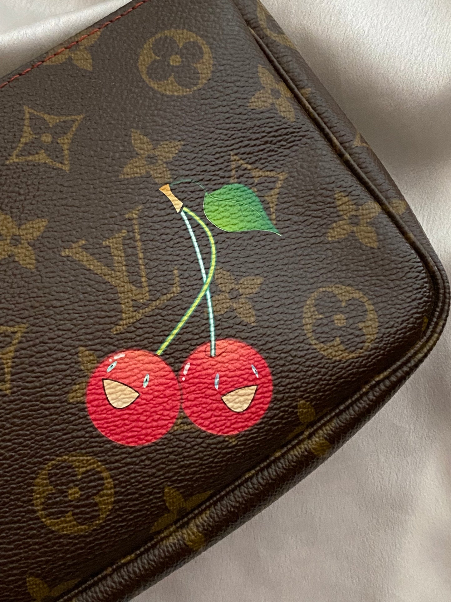 Louis Vuitton pochette accessoire cerises