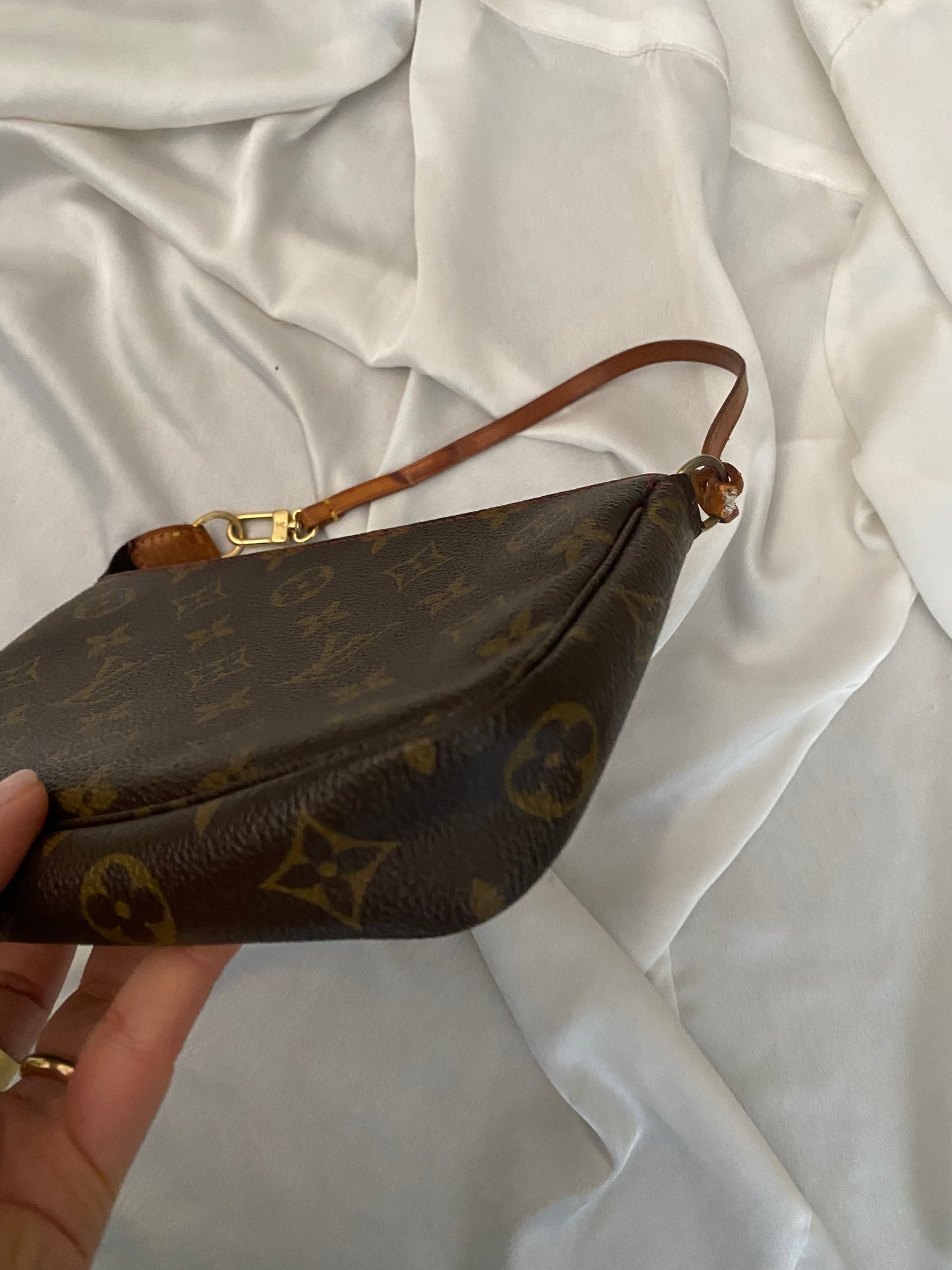Louis Vuitton pochette accessoire cerises
