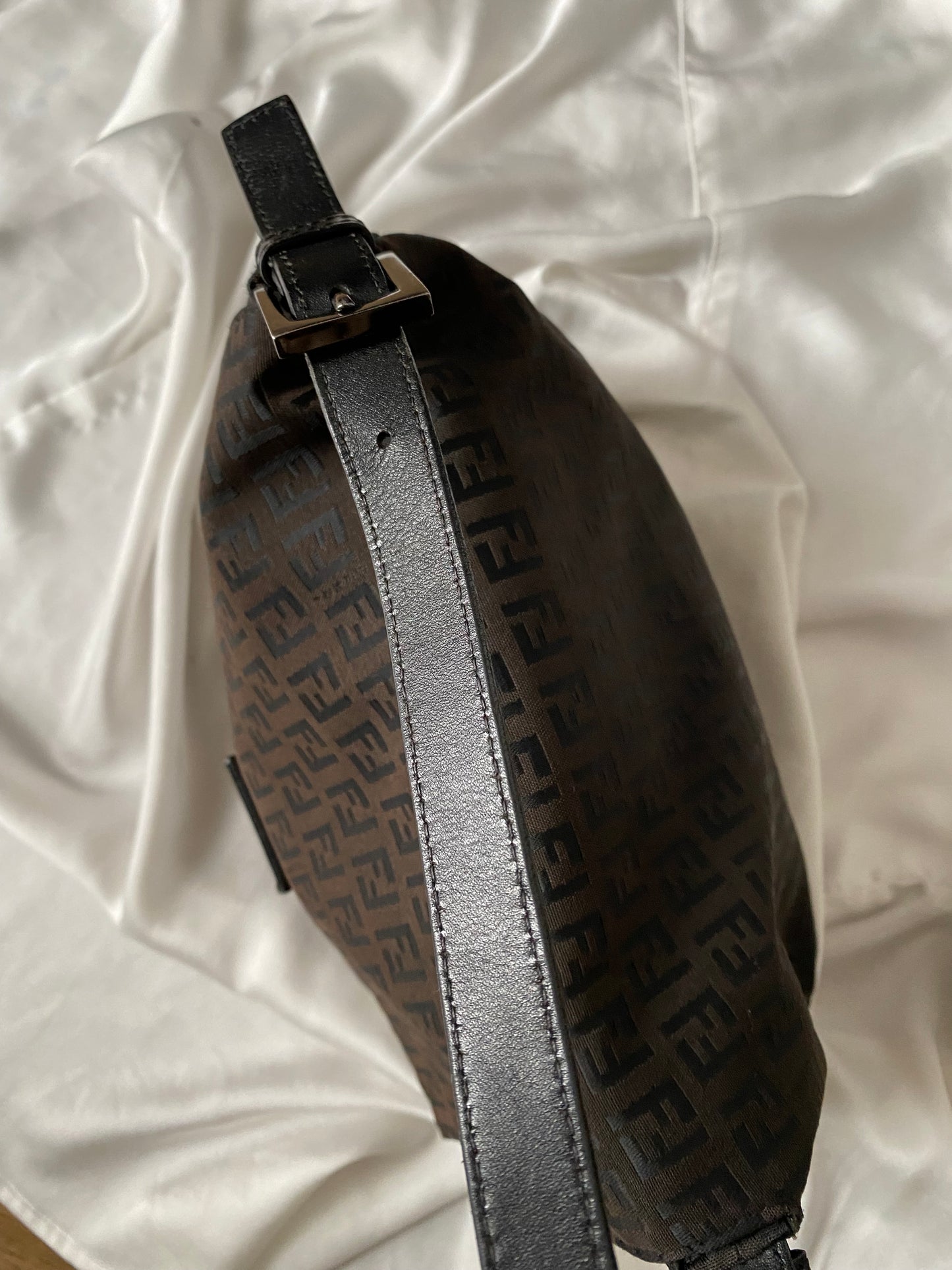 Fendi mamma baguette monogram zucchino nera riflessi marroni