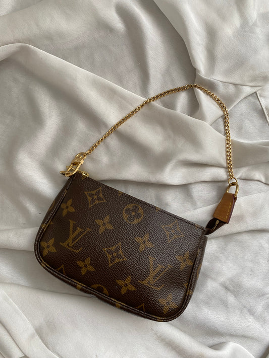 Louis Vuitton mini pochette accessoire classic monogram