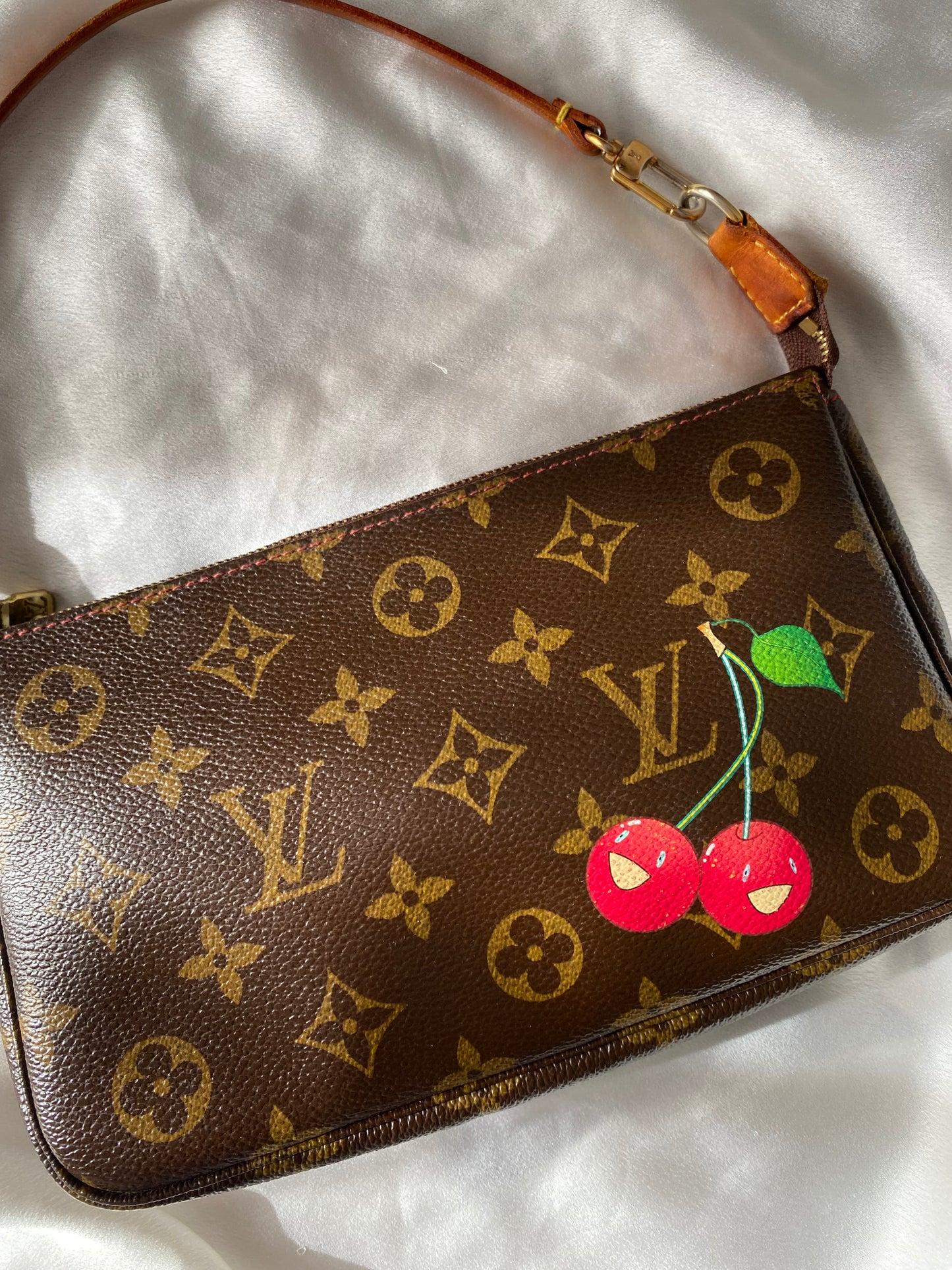 Louis Vuitton pochette accessoire cerises