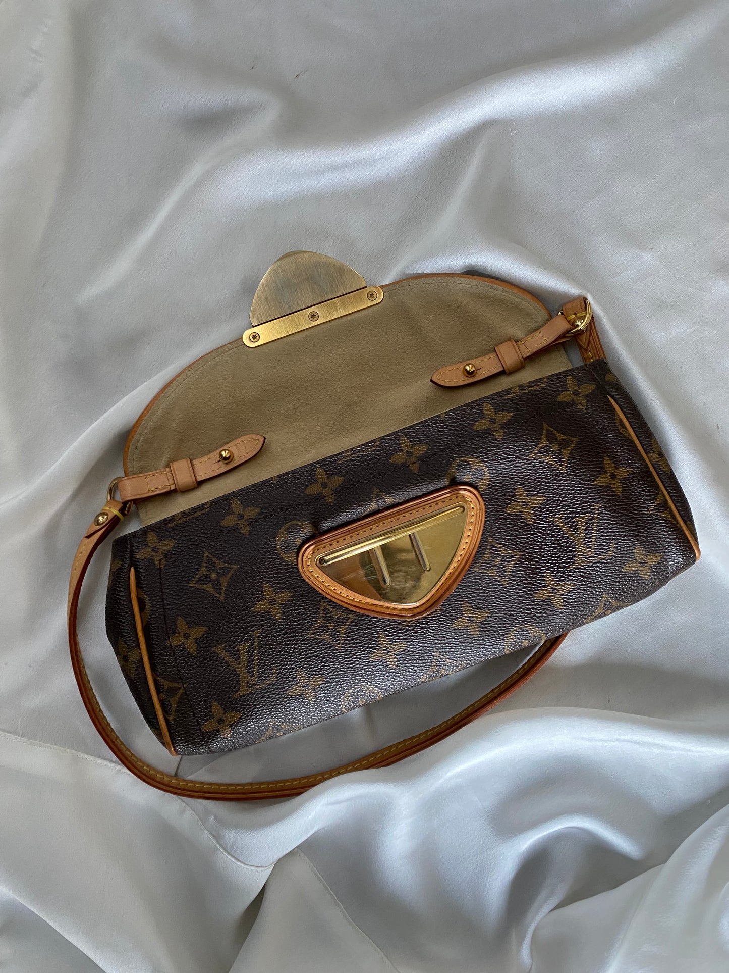 Louis Vuitton pochette Beverly