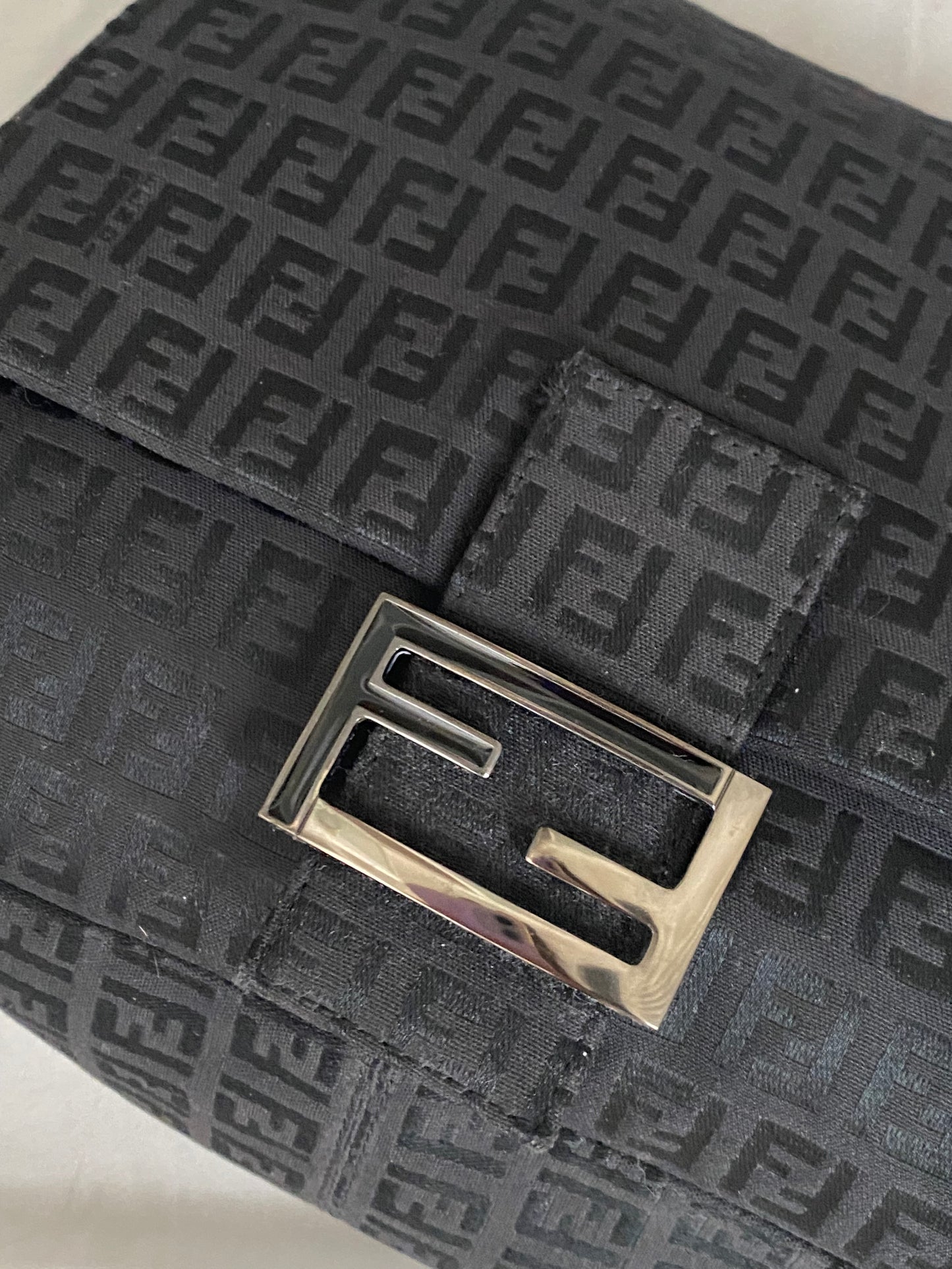 Fendi mamma baguette zucchino black