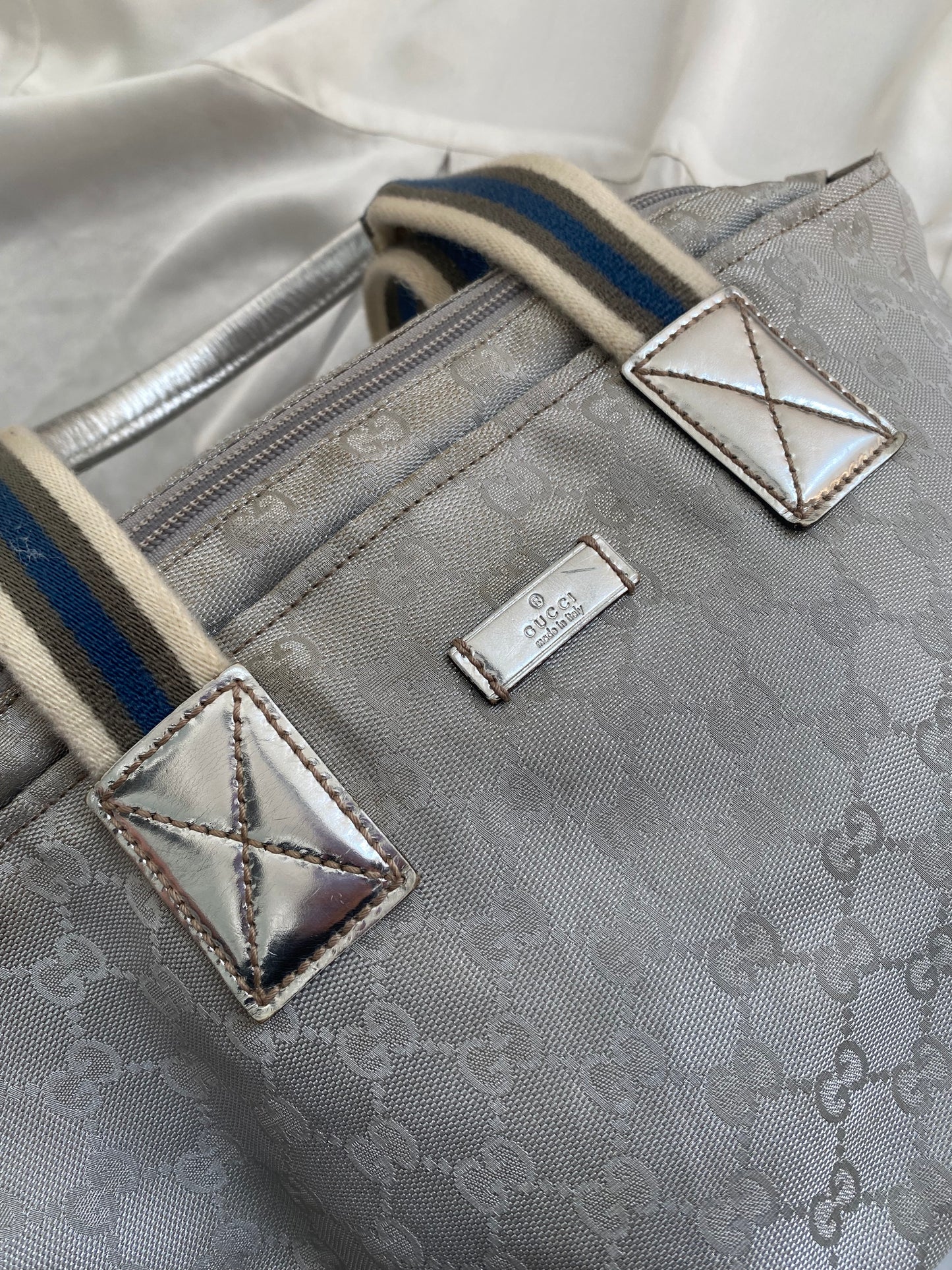 Gucci Shelly argento metallizzato