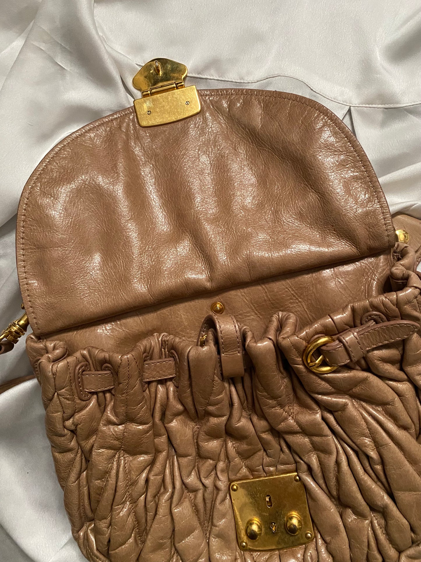 Miu miu coffer beige