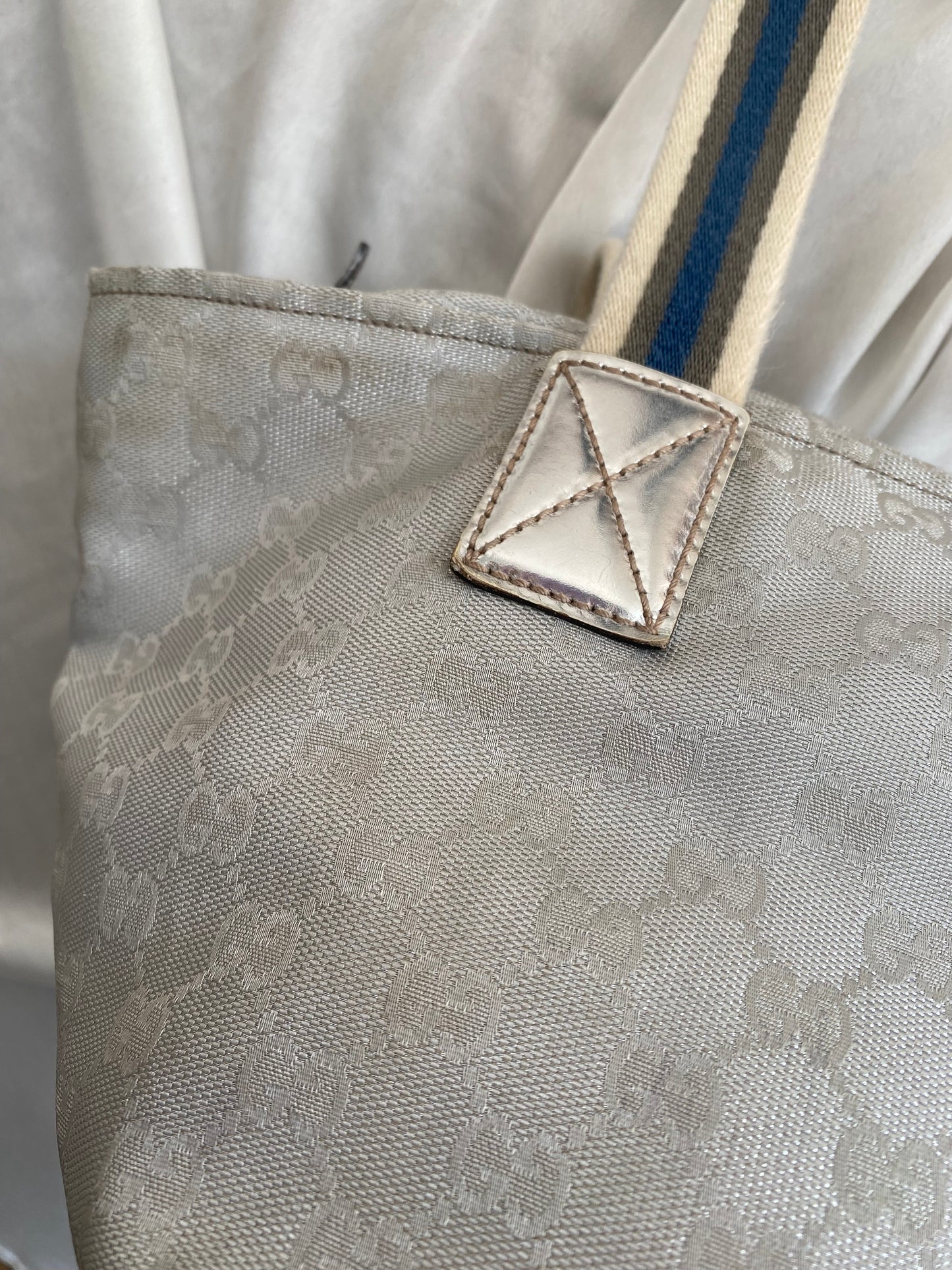Gucci Shelly argento metallizzato