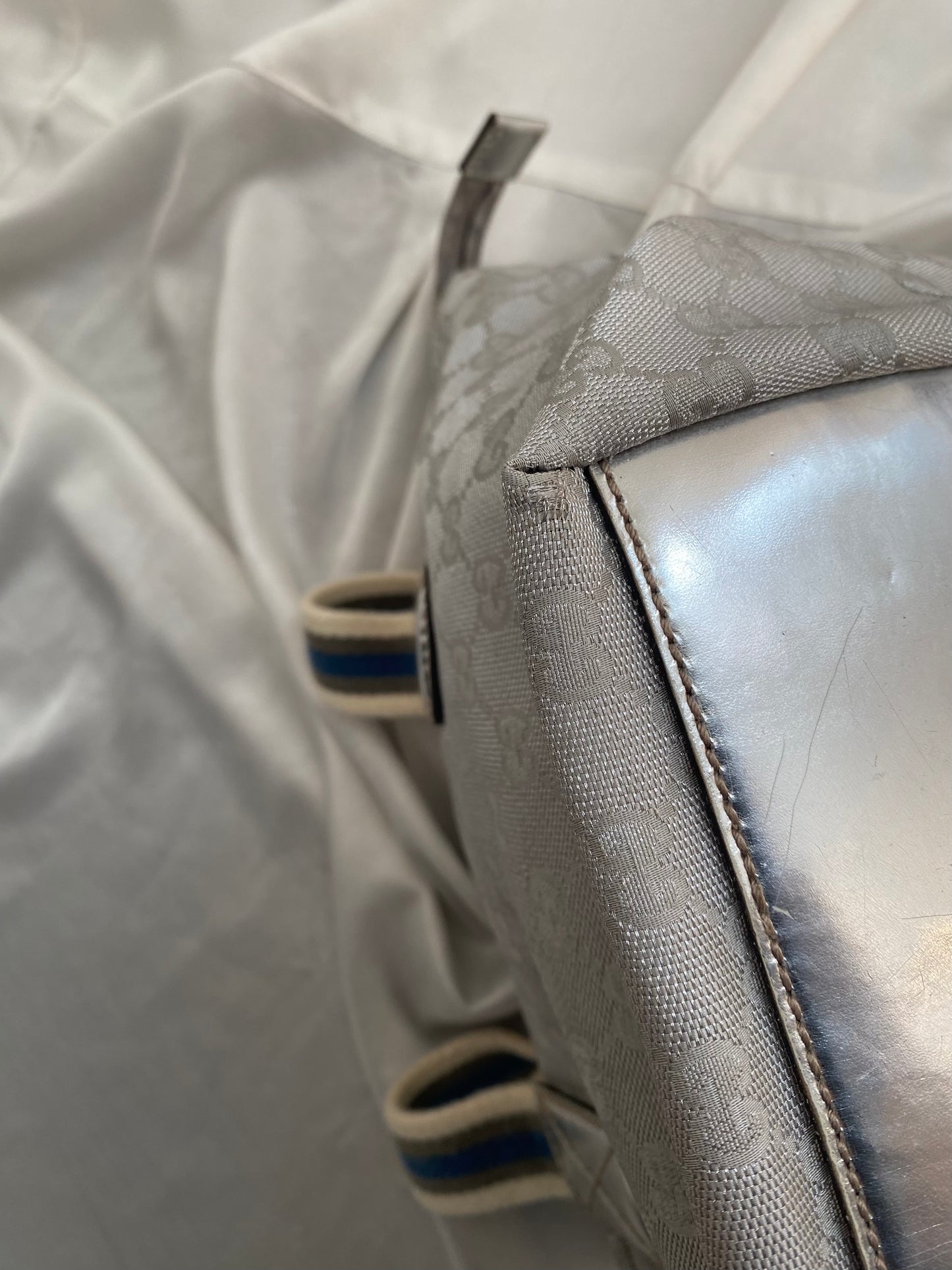 Gucci Shelly argento metallizzato