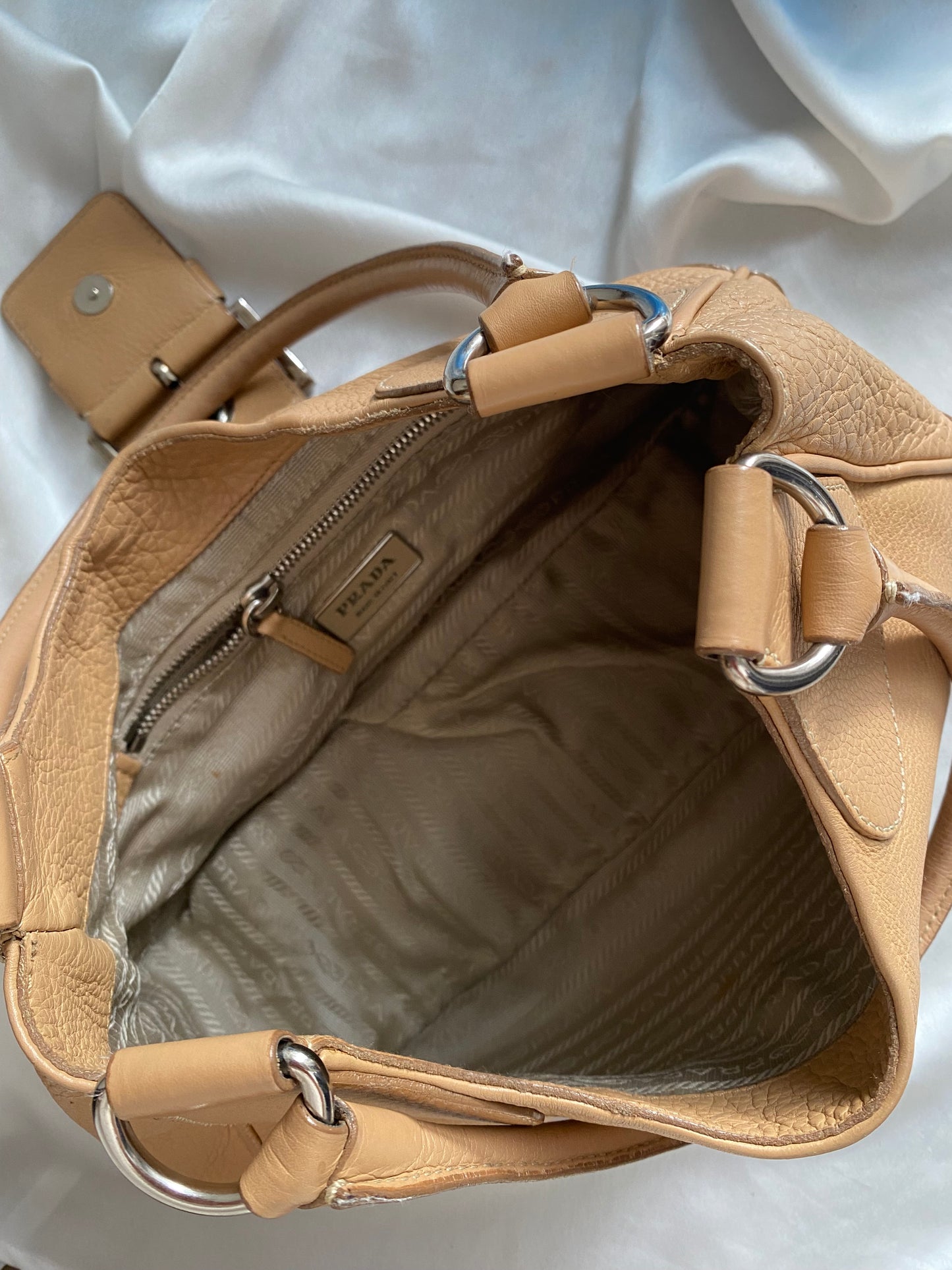 Prada moon cammello pelle martellata