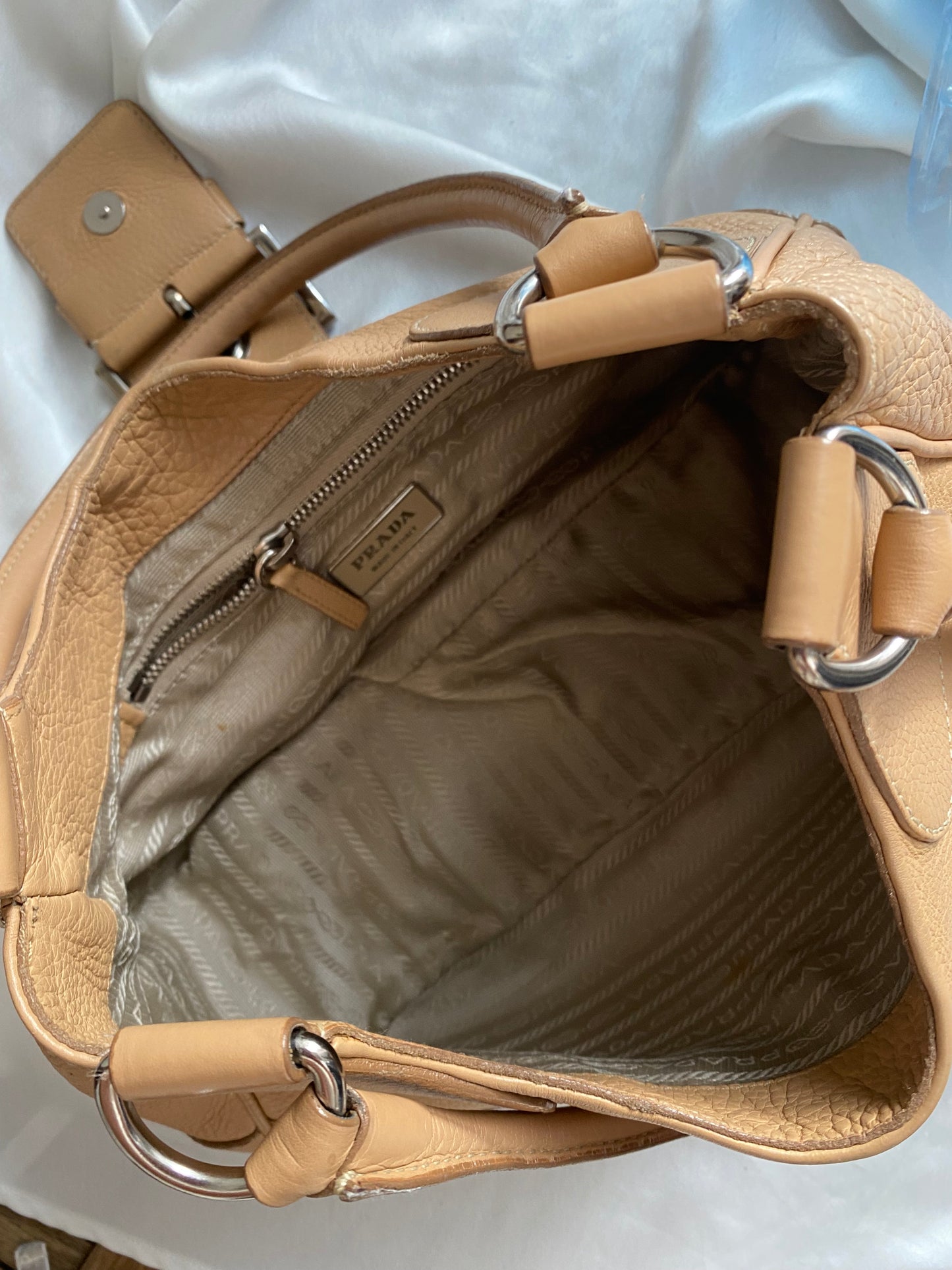 Prada moon cammello pelle martellata