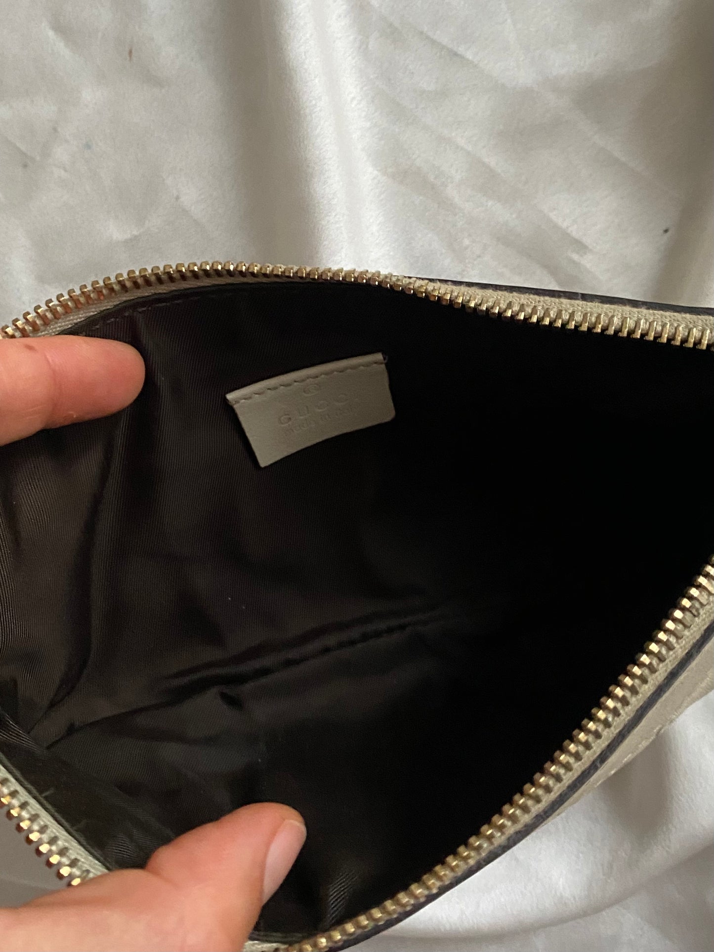 Gucci Pochette monogram panna pelle con maxi logo