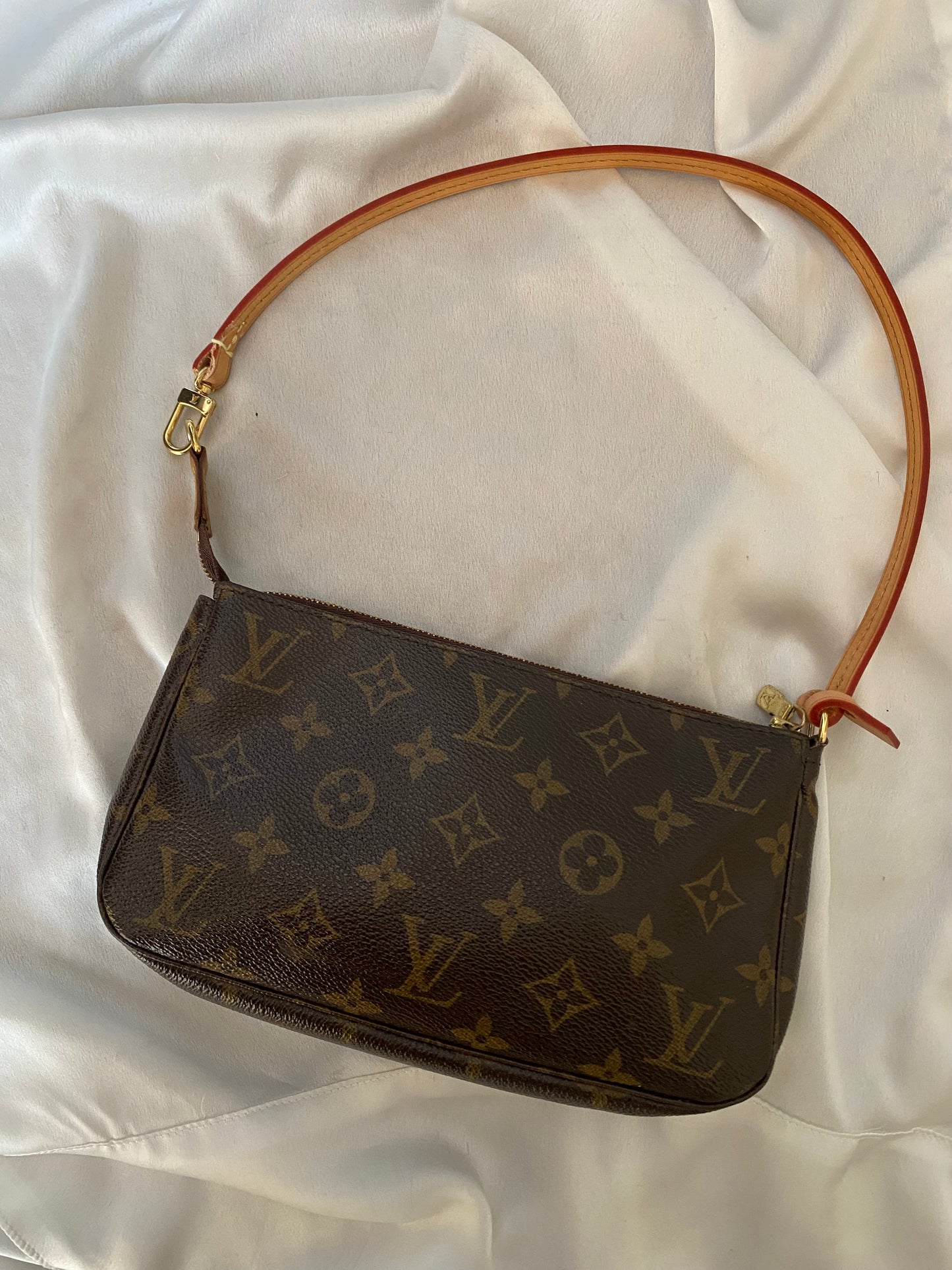 Louis Vuitton pochette accessoire classic monogram