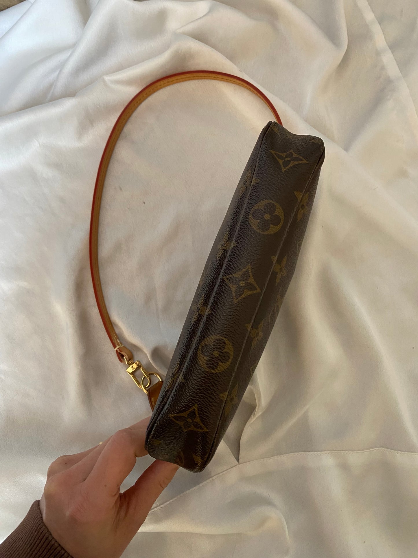 Louis Vuitton pochette accessoire classic monogram