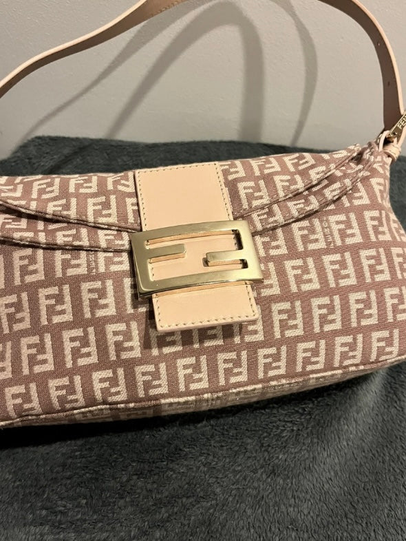 Fendi baguette monogram rosa