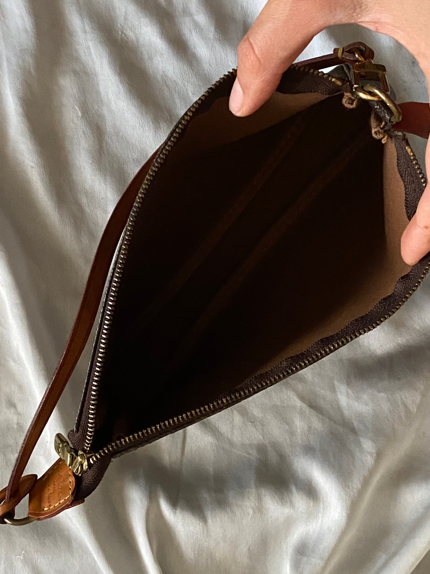 Louis Vuitton pochette accessoire monogram