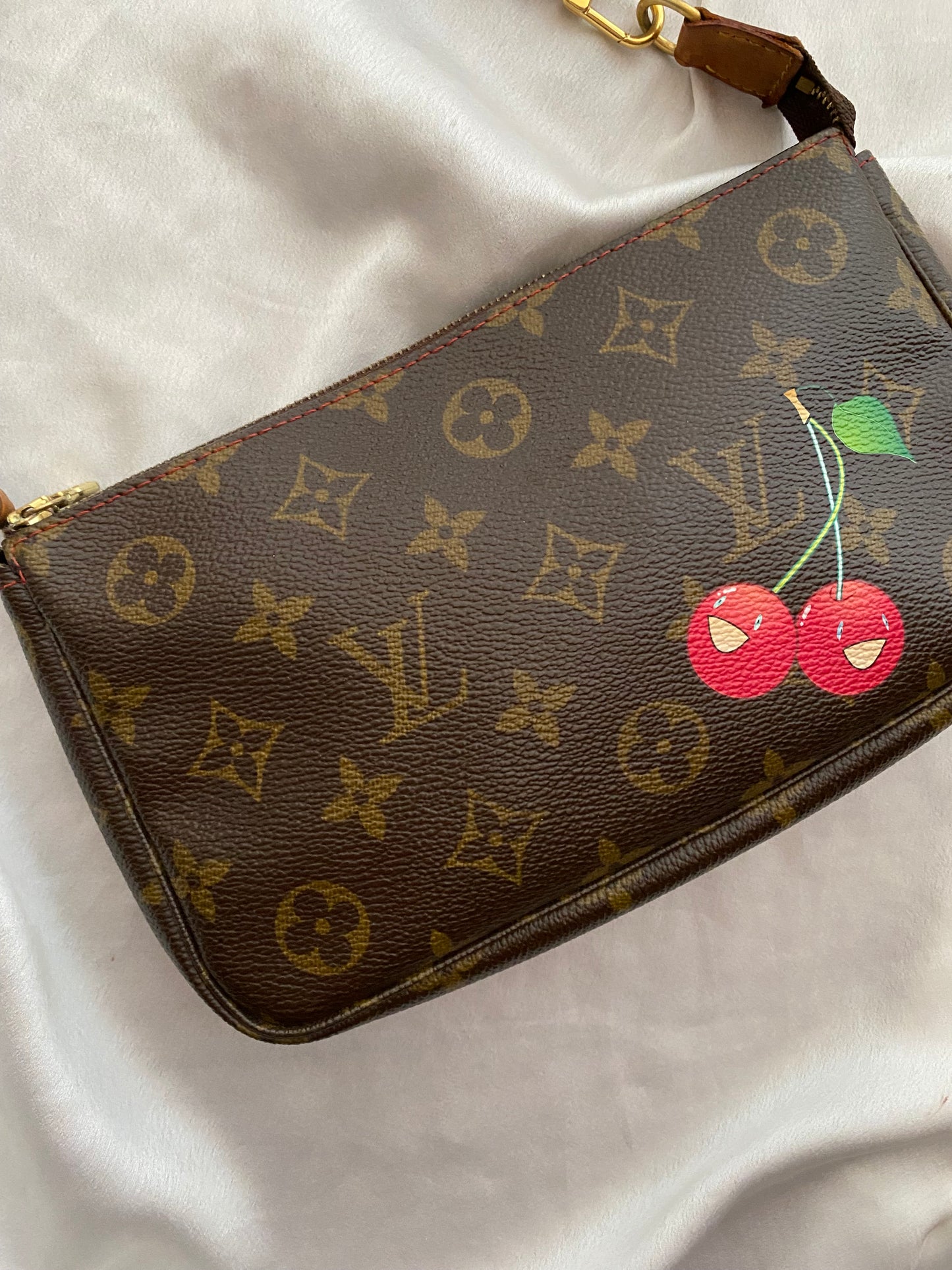 Louis Vuitton pochette accessoire cerises
