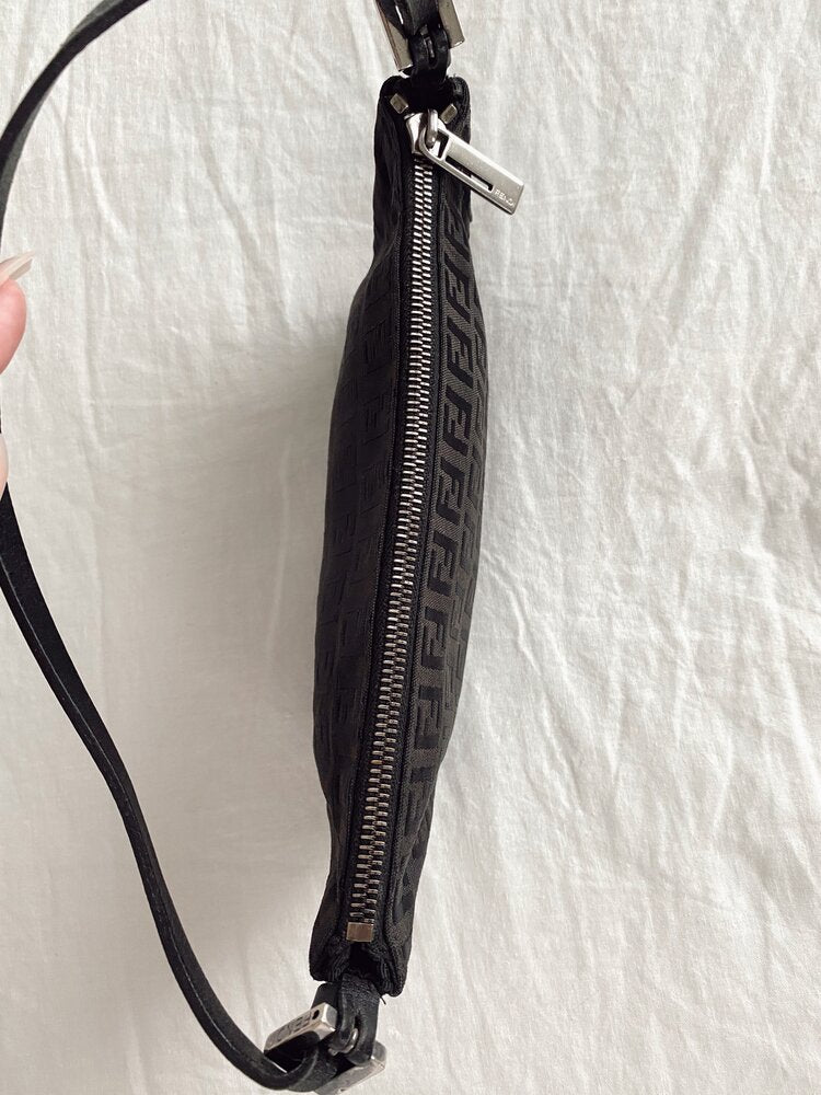 Fendi baguette half moon zucchino nera