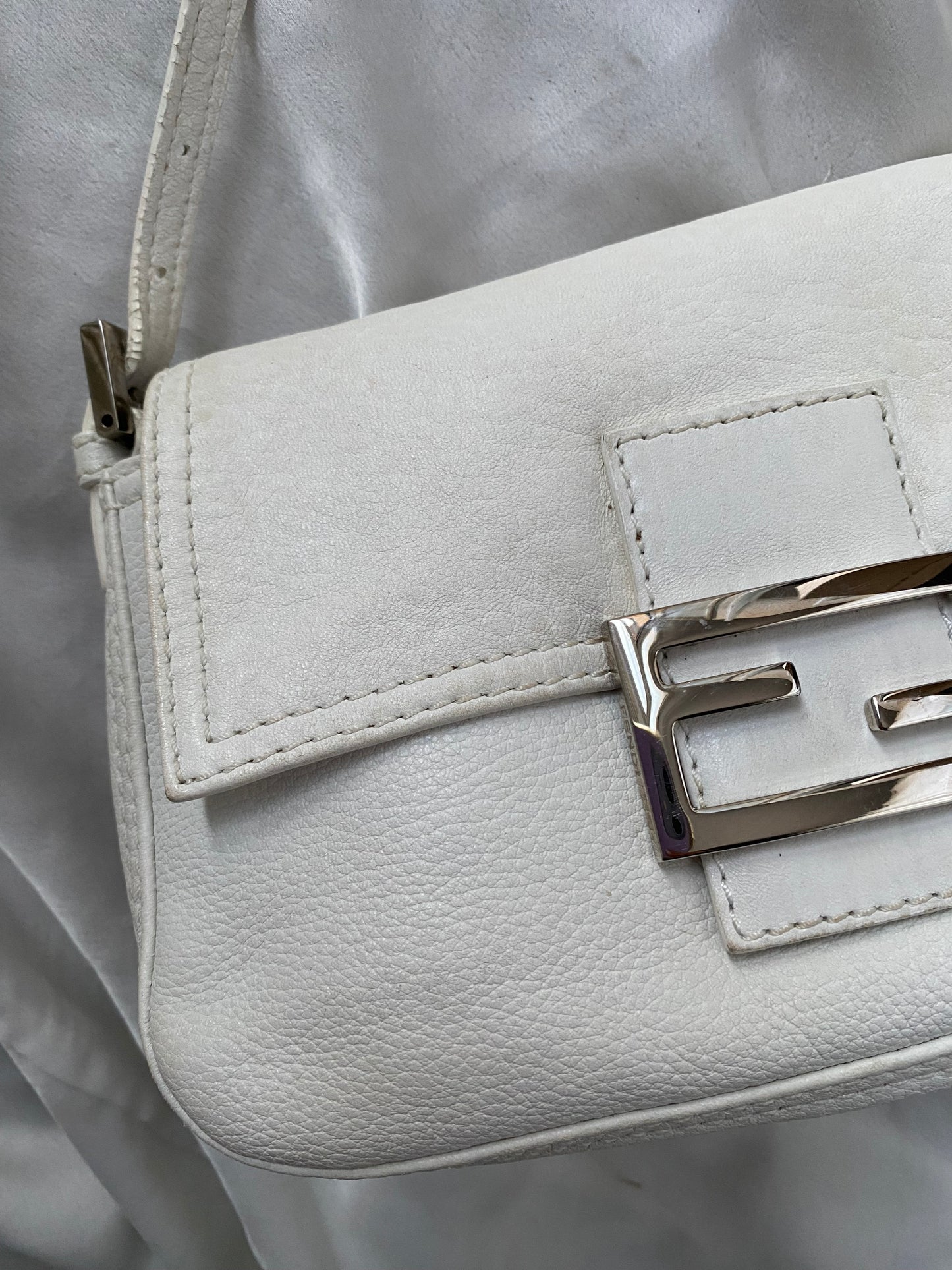 Fendi mini mamma pelle bianca