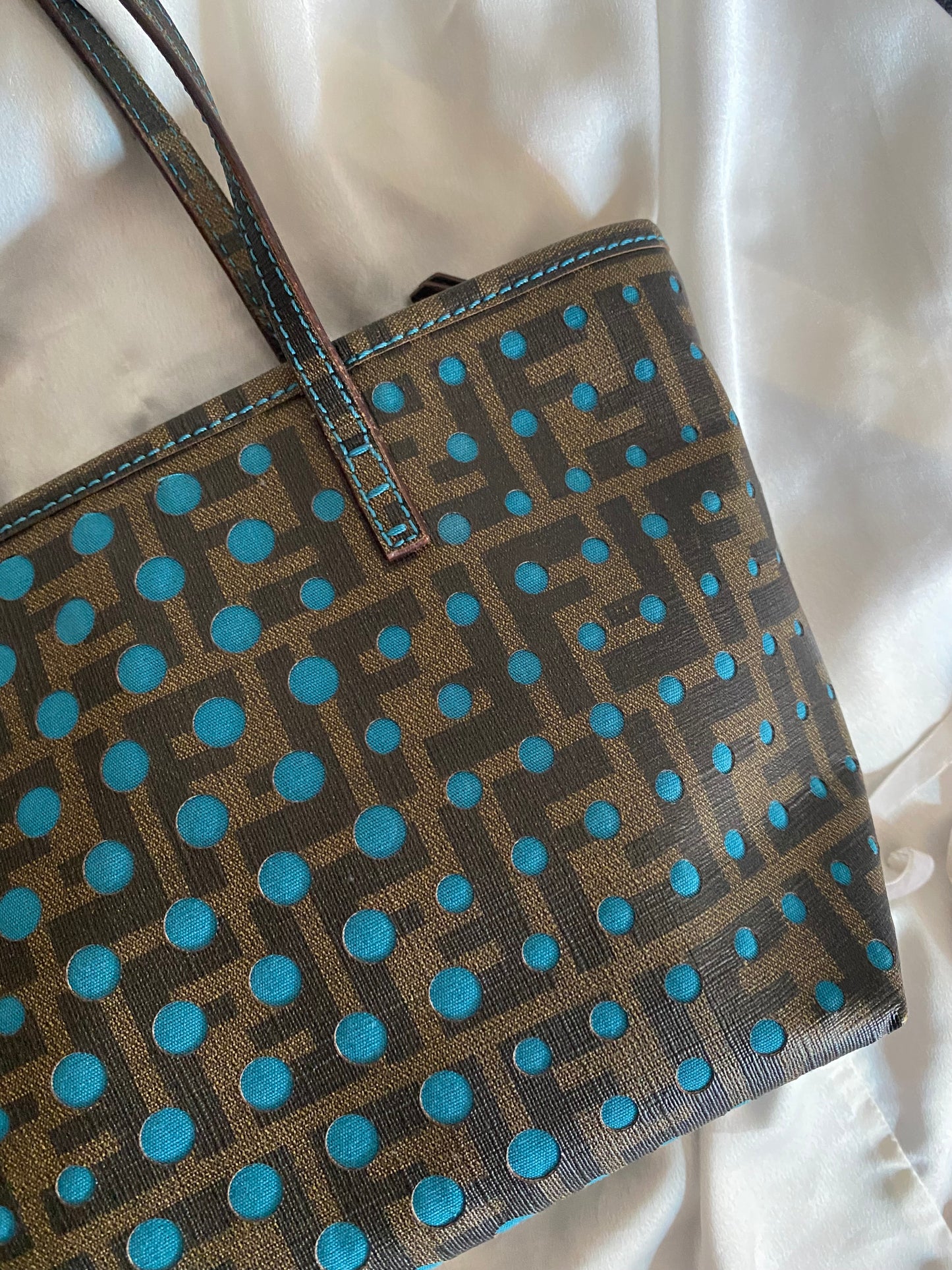 Fendi small roll tote zucca edizione limitata perforated tabacco e pavone