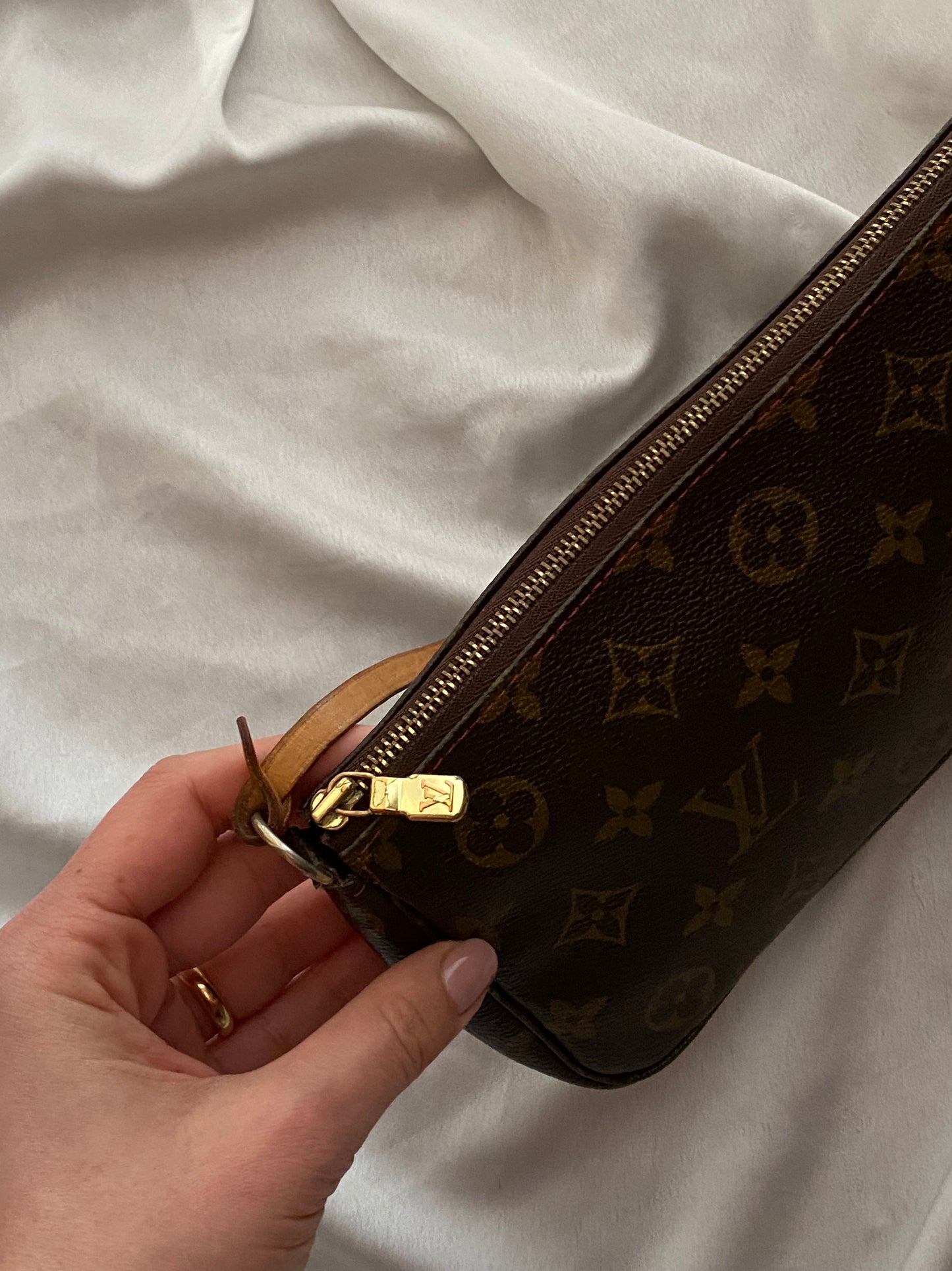 Louis Vuitton pochette accessoire cerises