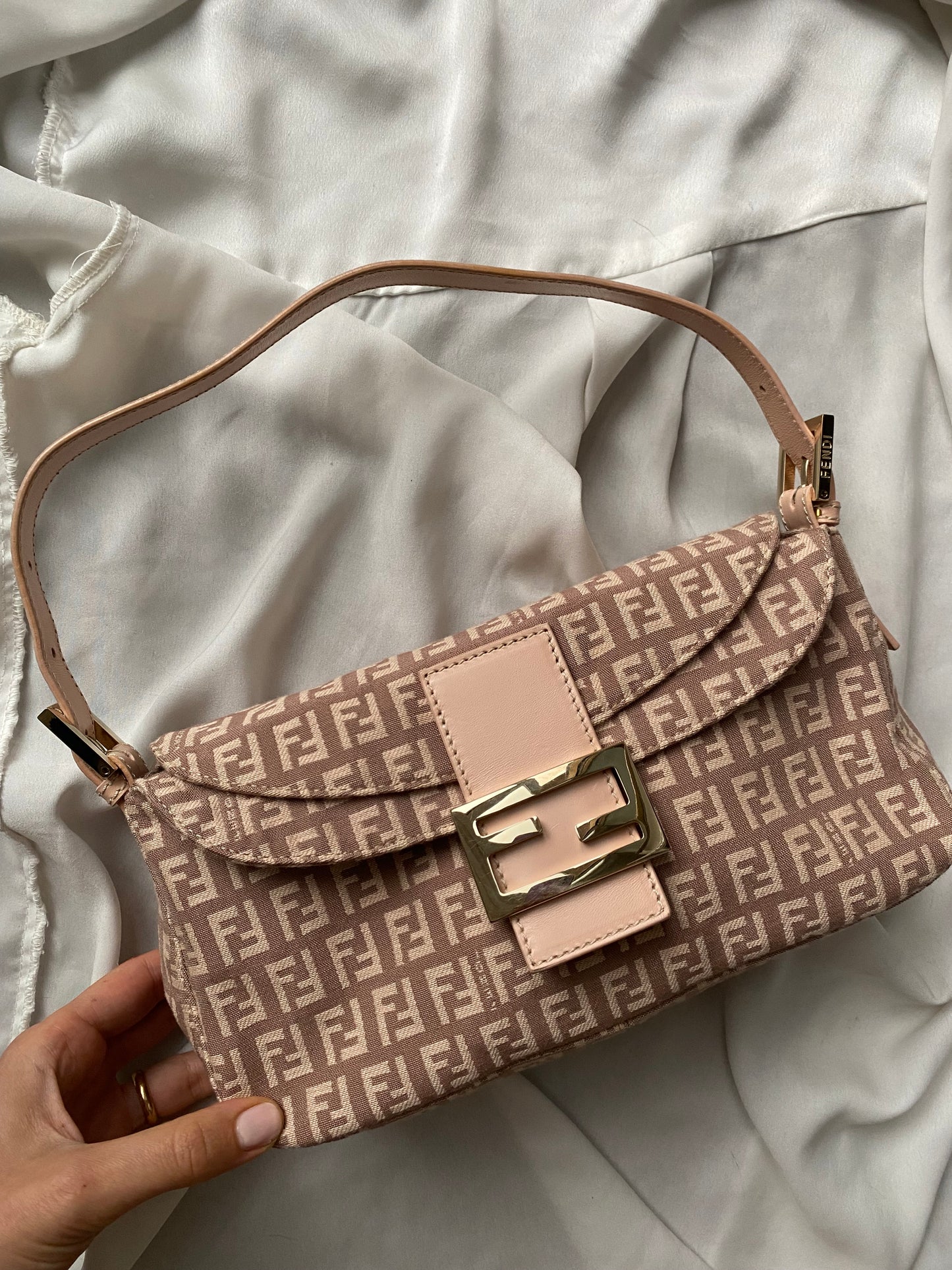 Fendi baguette double flap rosa e beige