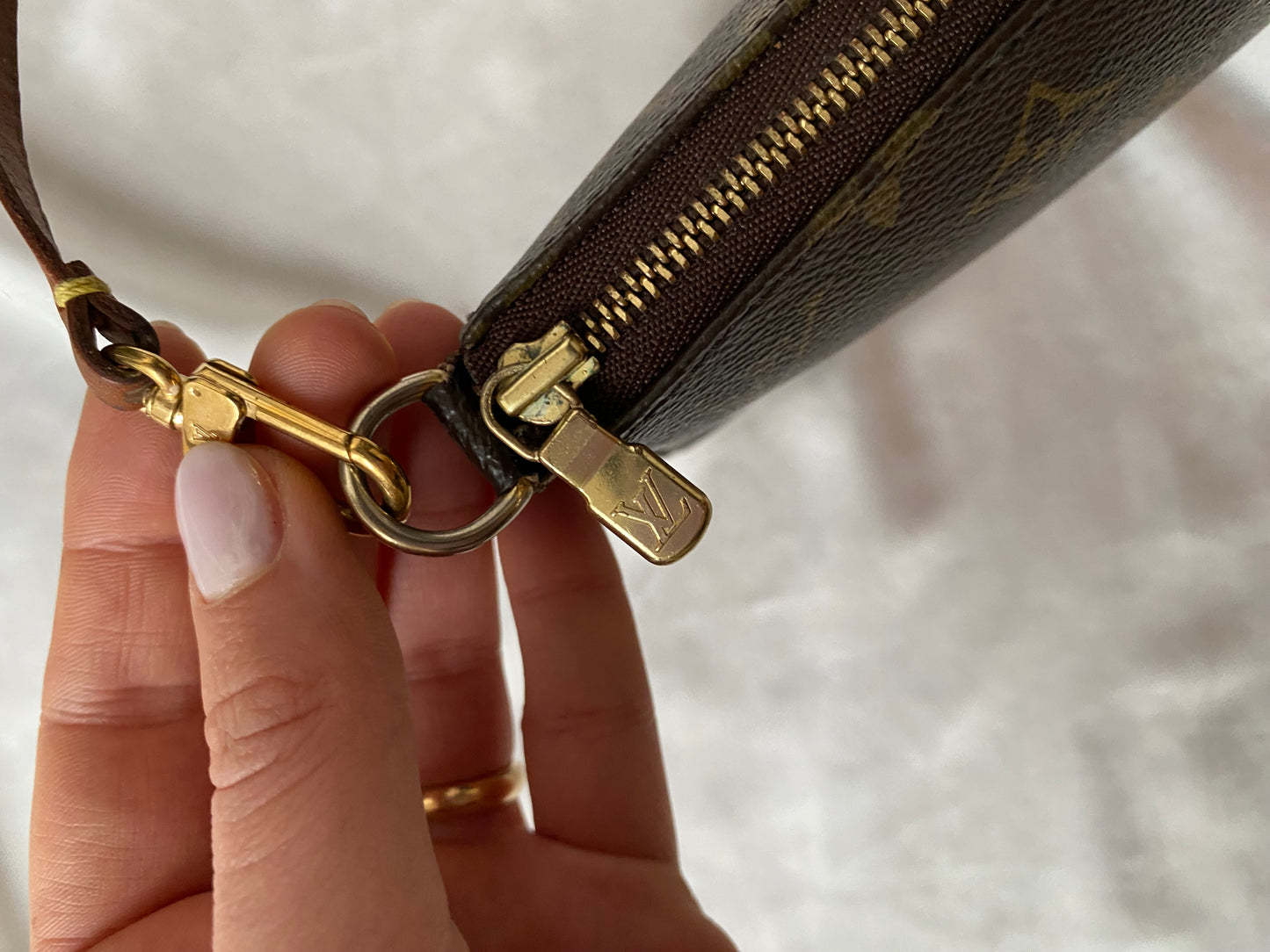 Louis Vuitton pochette accessoire monogram Classico