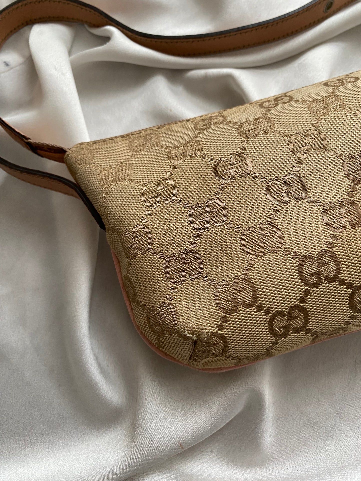 Gucci pretty boat rosa pelle martellata