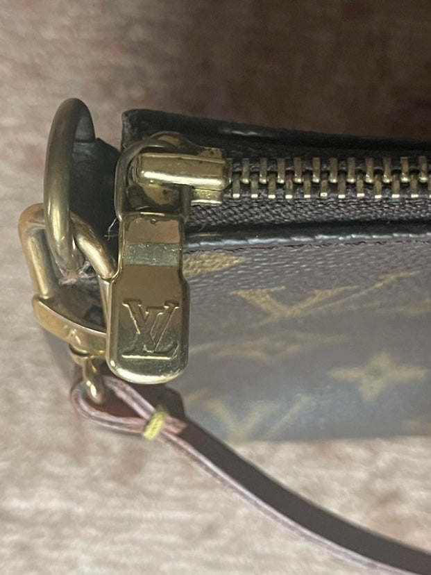 Louis Vuitton pochette accessoire