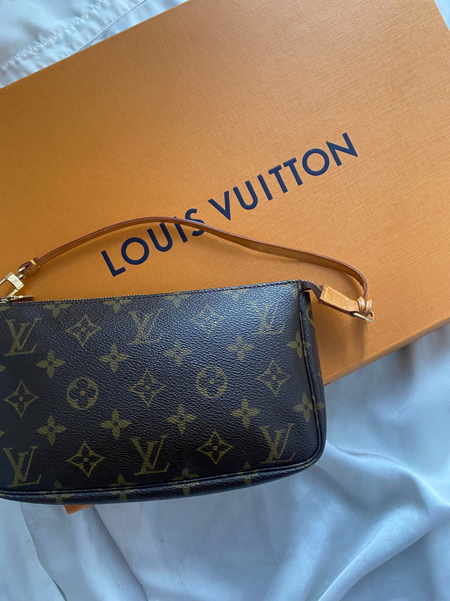 Louis Vuitton pochette accessoire monogram