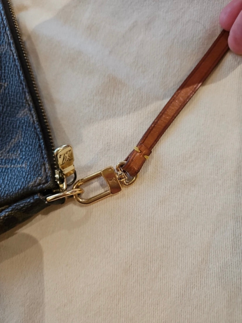 Louis Vuitton pochette accessoire con dustbag