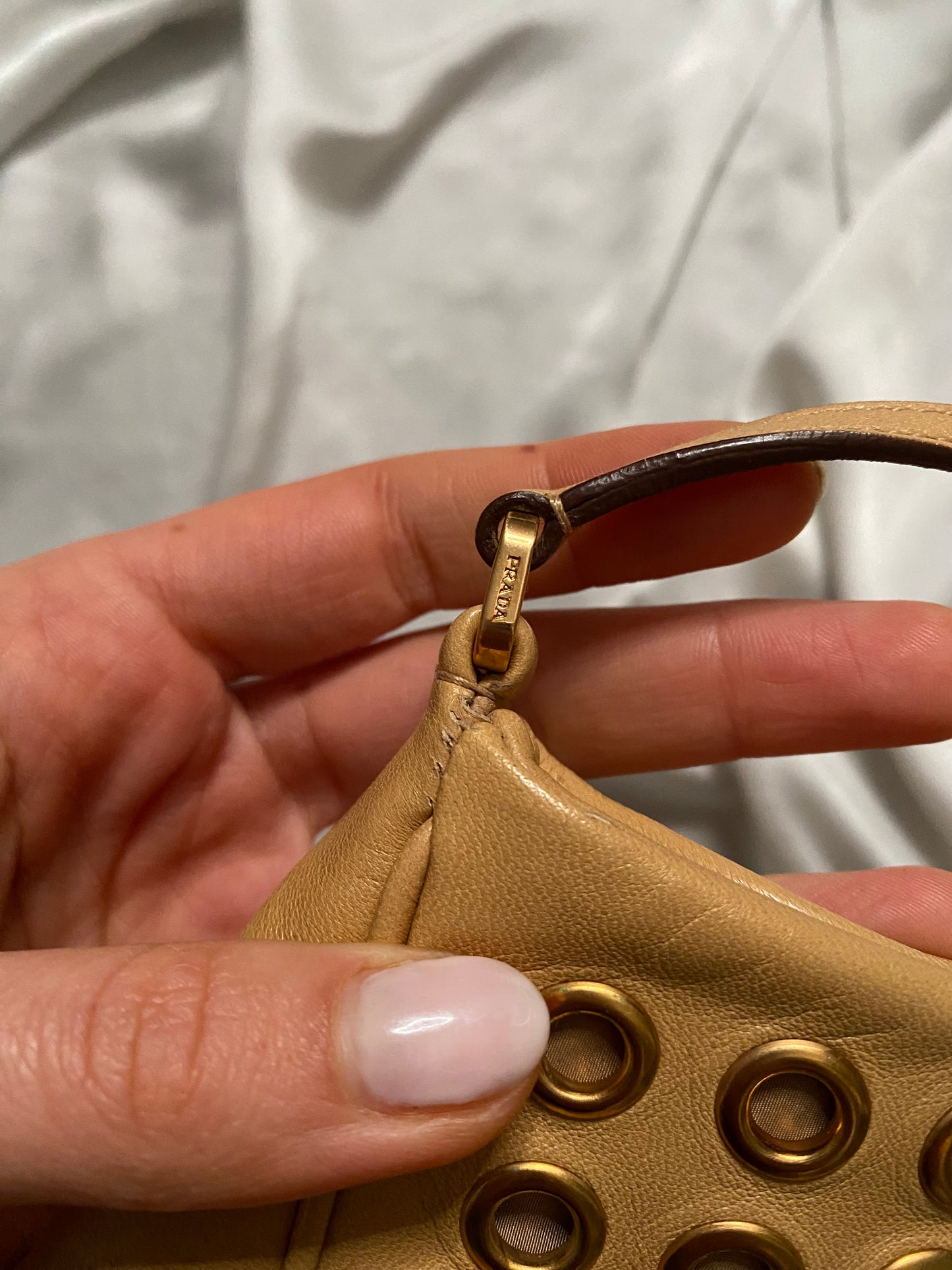 Prada pochette cammello con borchie