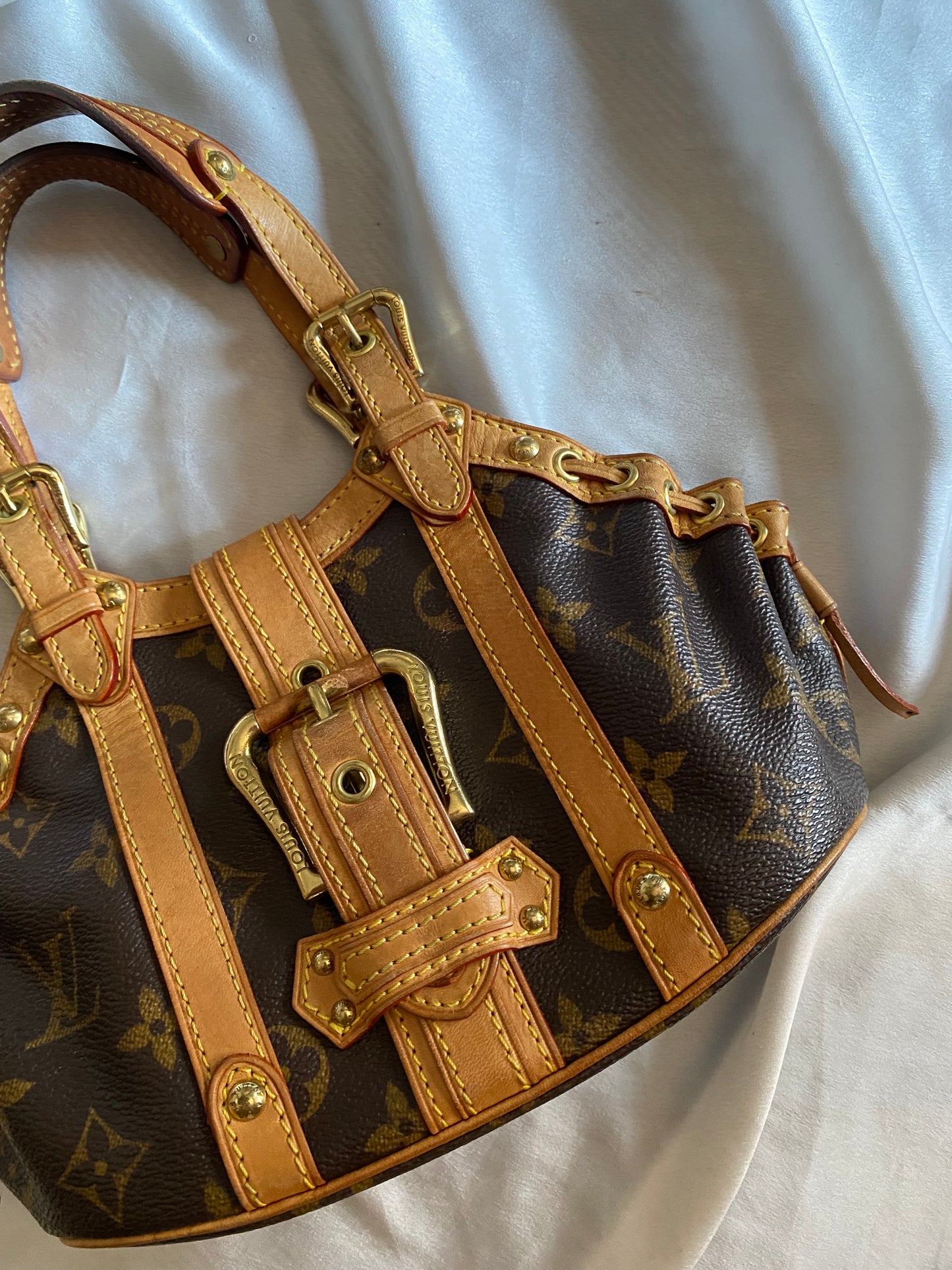 Louis Vuitton Theda pm