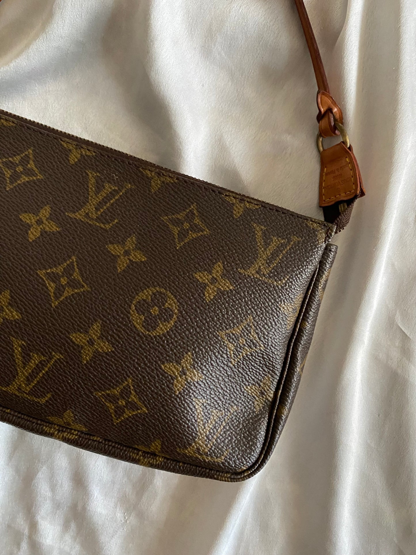 Louis Vuitton pochette accessoire monogram