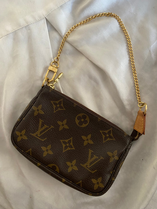Louis Vuitton mini pochette accessoire monogram