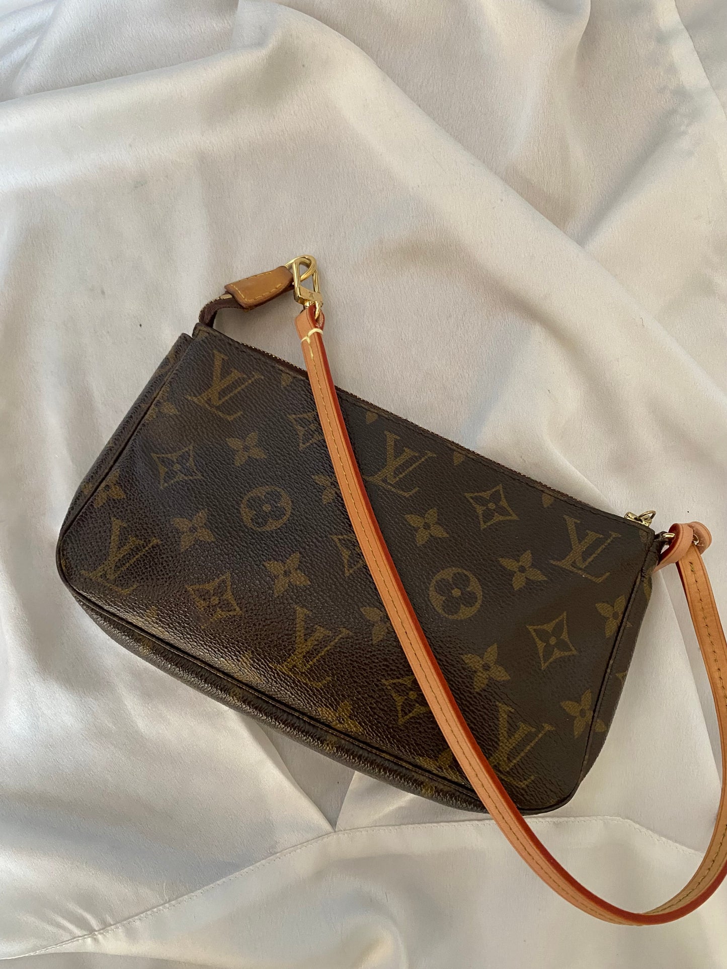 Louis Vuitton pochette accessoire classic monogram