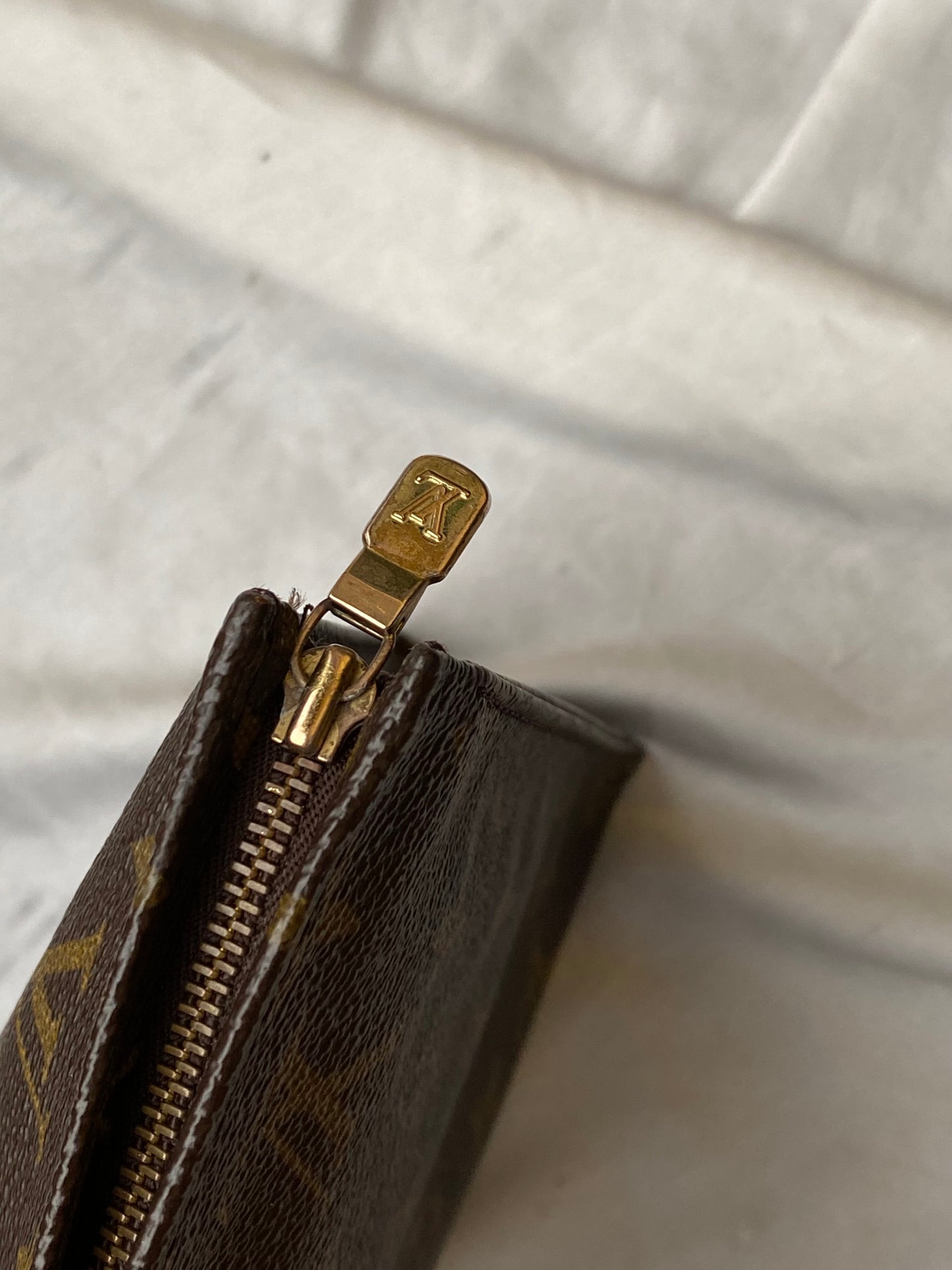 Louis Vuitton trousse toilette 26