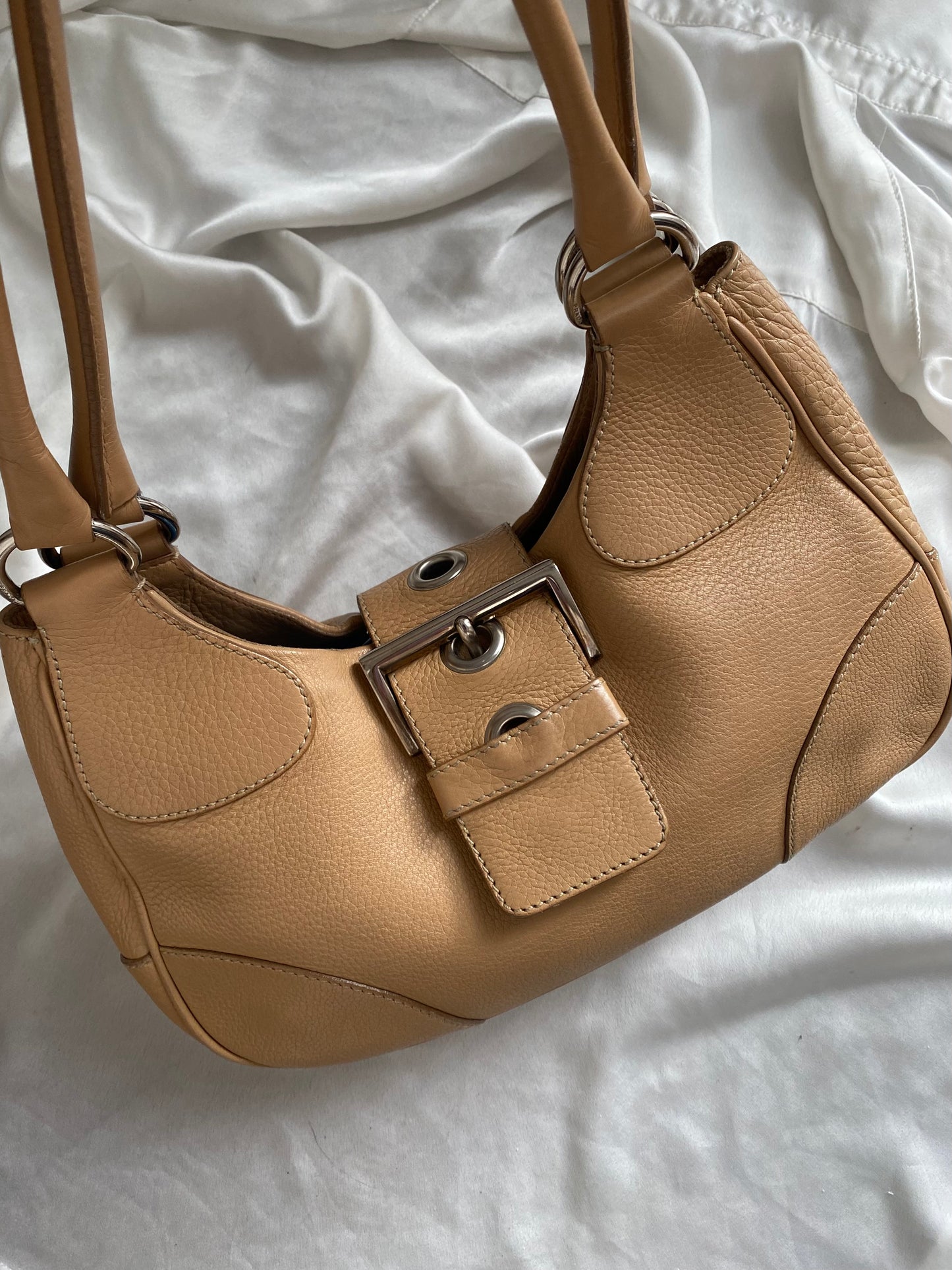 Prada moon cammello pelle martellata