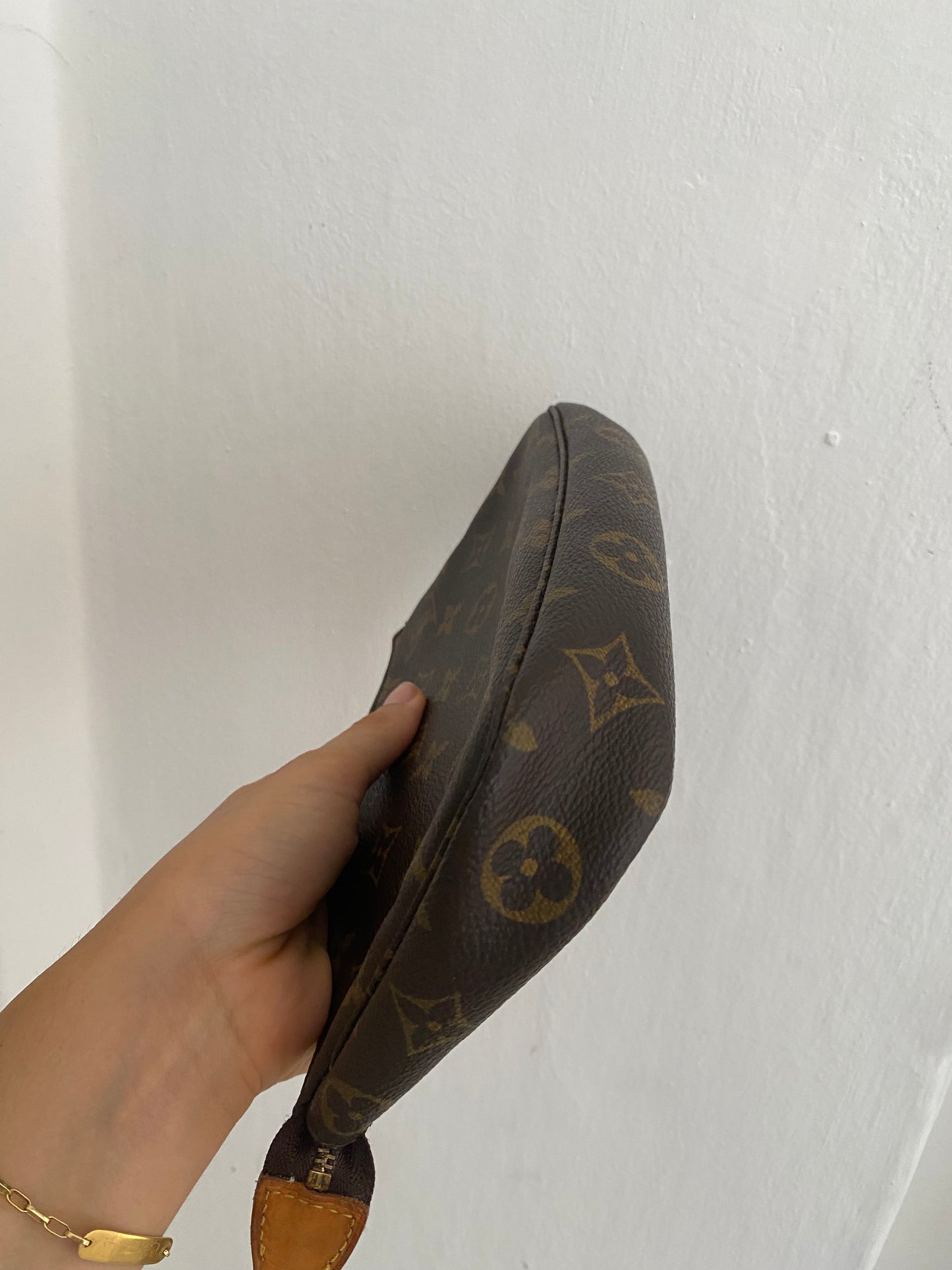 Louis Vuitton pochette accessoire classic monogram
